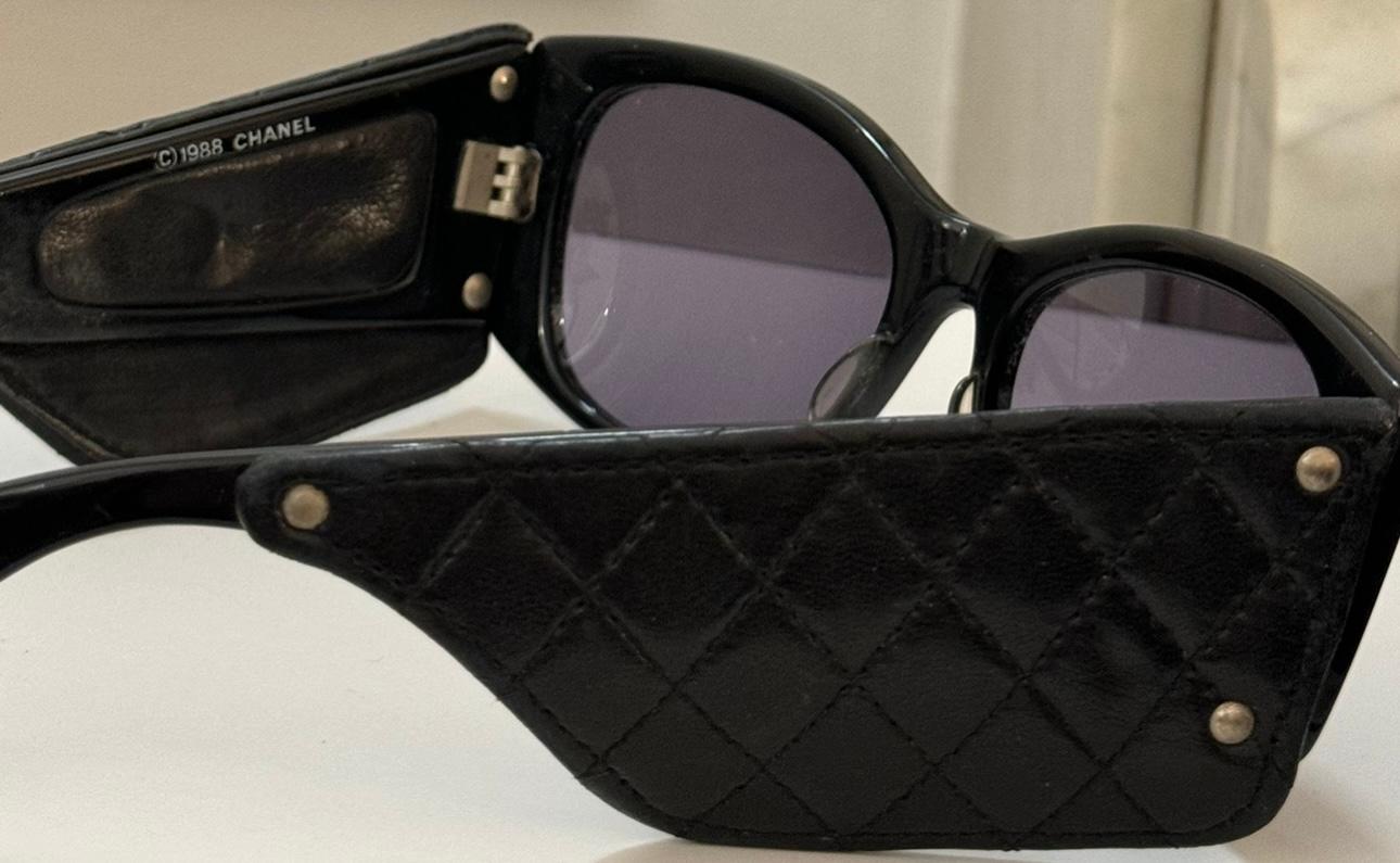 Women's or Men's Rare Chanel 1988 vintage aviator pilot sunglasses  For Sale