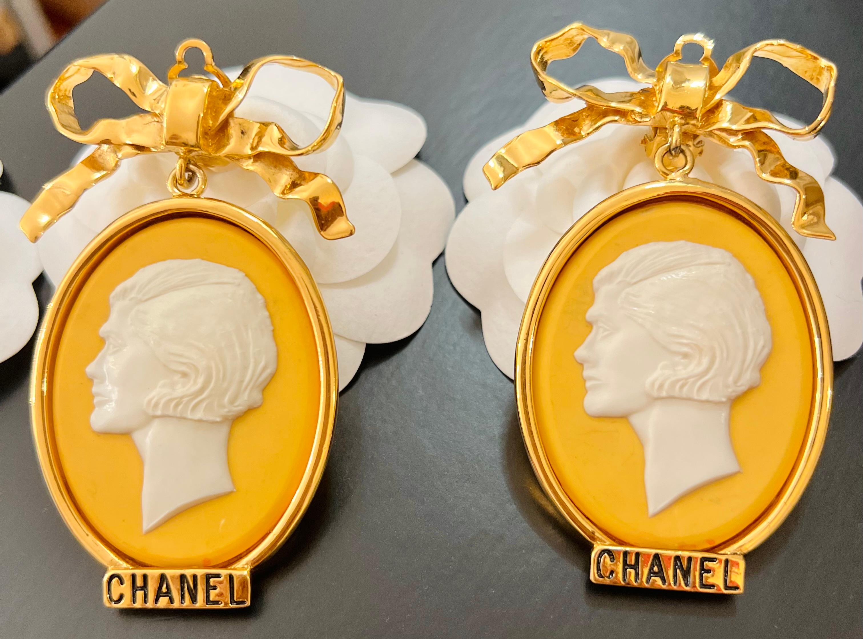 Women's Rare Chanel 1989 cameo clip on earrings  For Sale