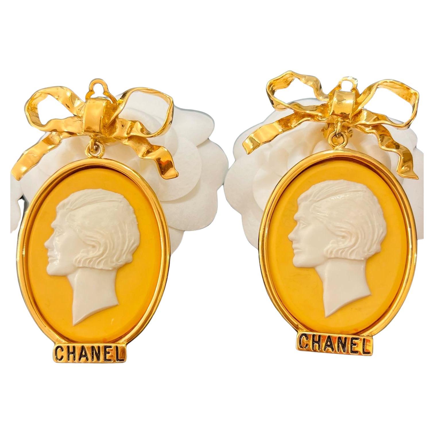 Rare Chanel 1989 cameo clip on earrings  For Sale