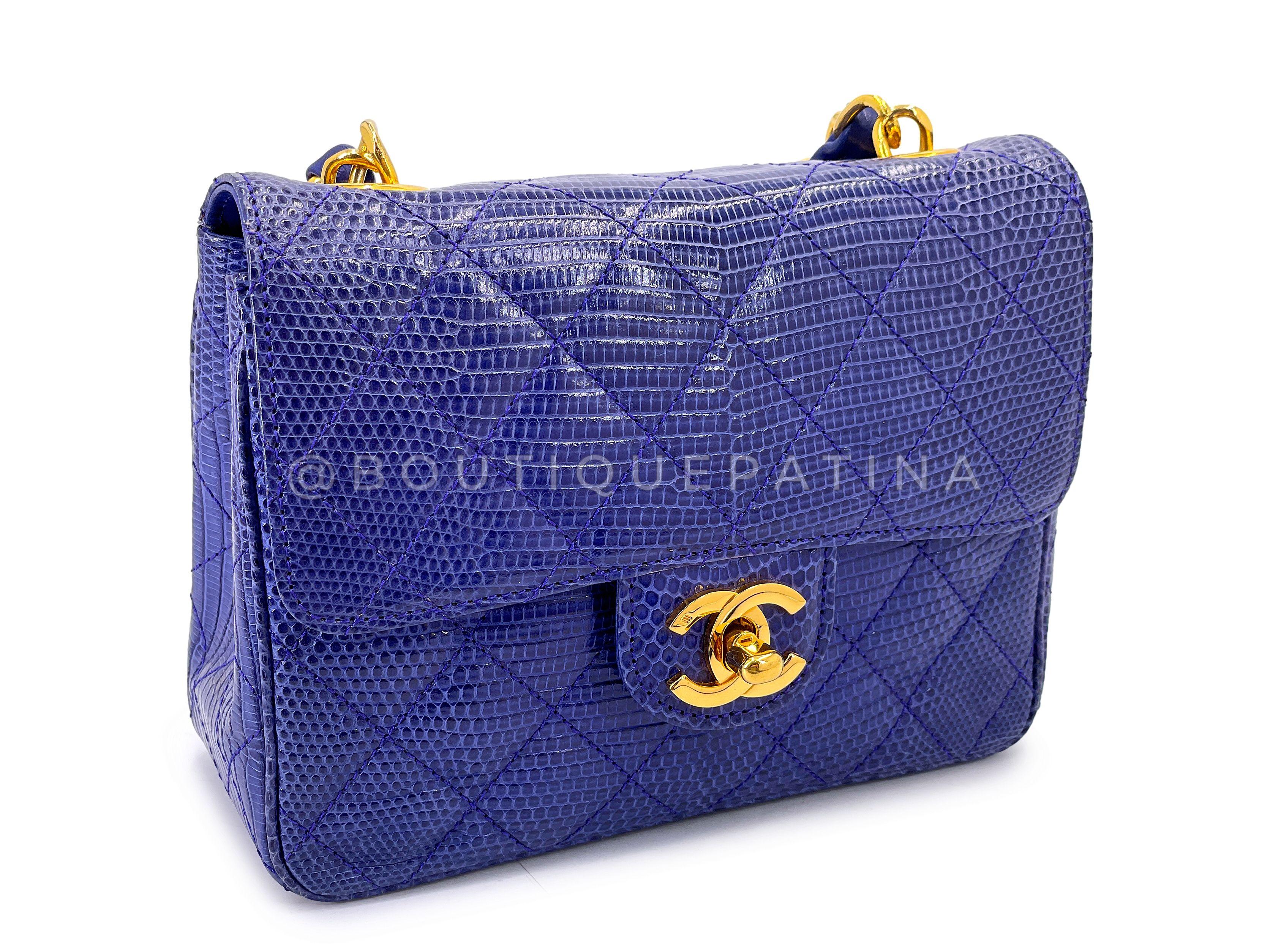 Bleu Rare Chanel 1989 Vintage Mini sac de soirée carré en lézard bleu 24k GHW  68656 en vente