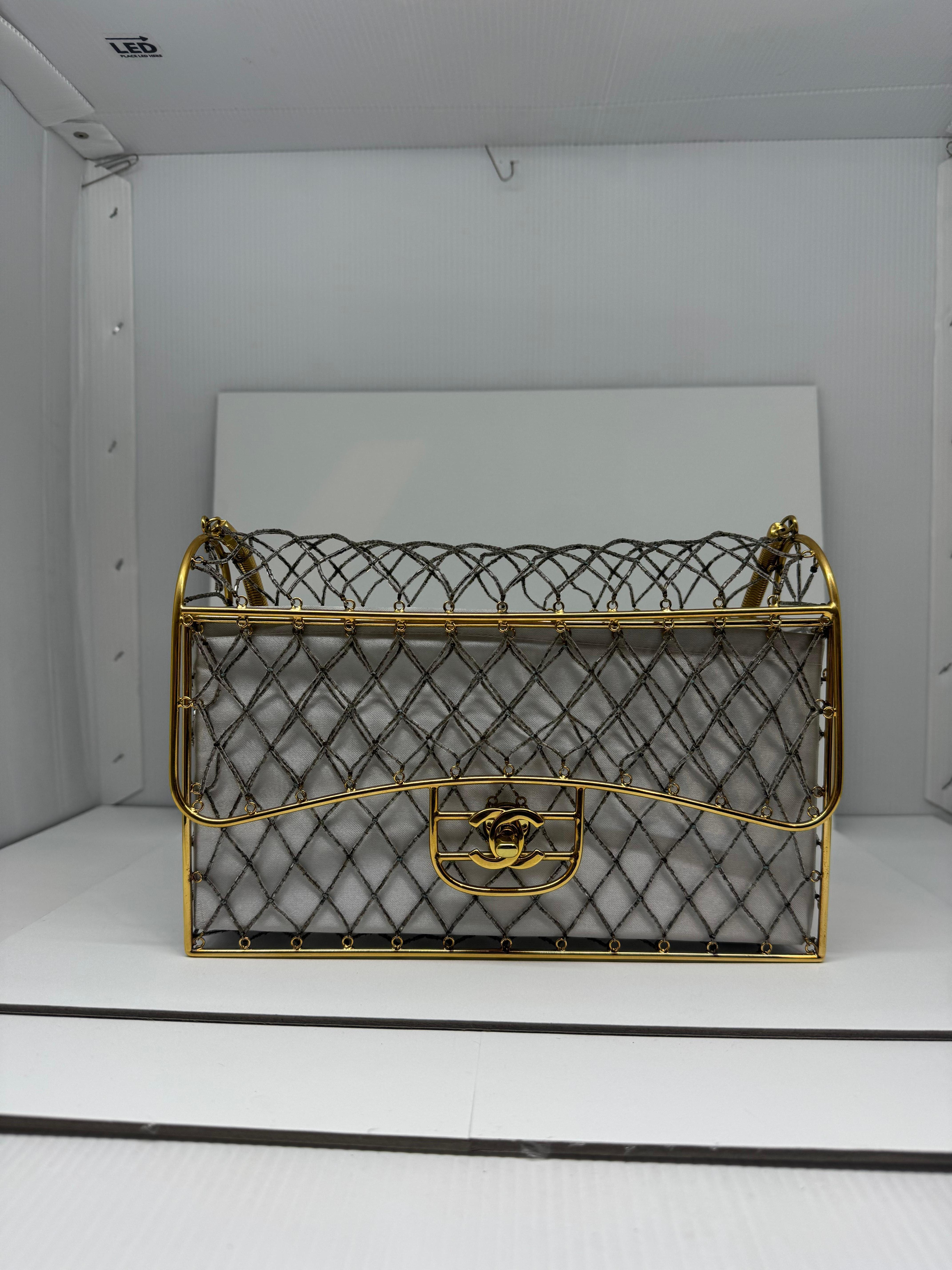 Rare Chanel 1990s Black Beaded Lucite Medium Flap Bag In Good Condition In Jakarta, Daerah Khusus Ibukota Jakarta