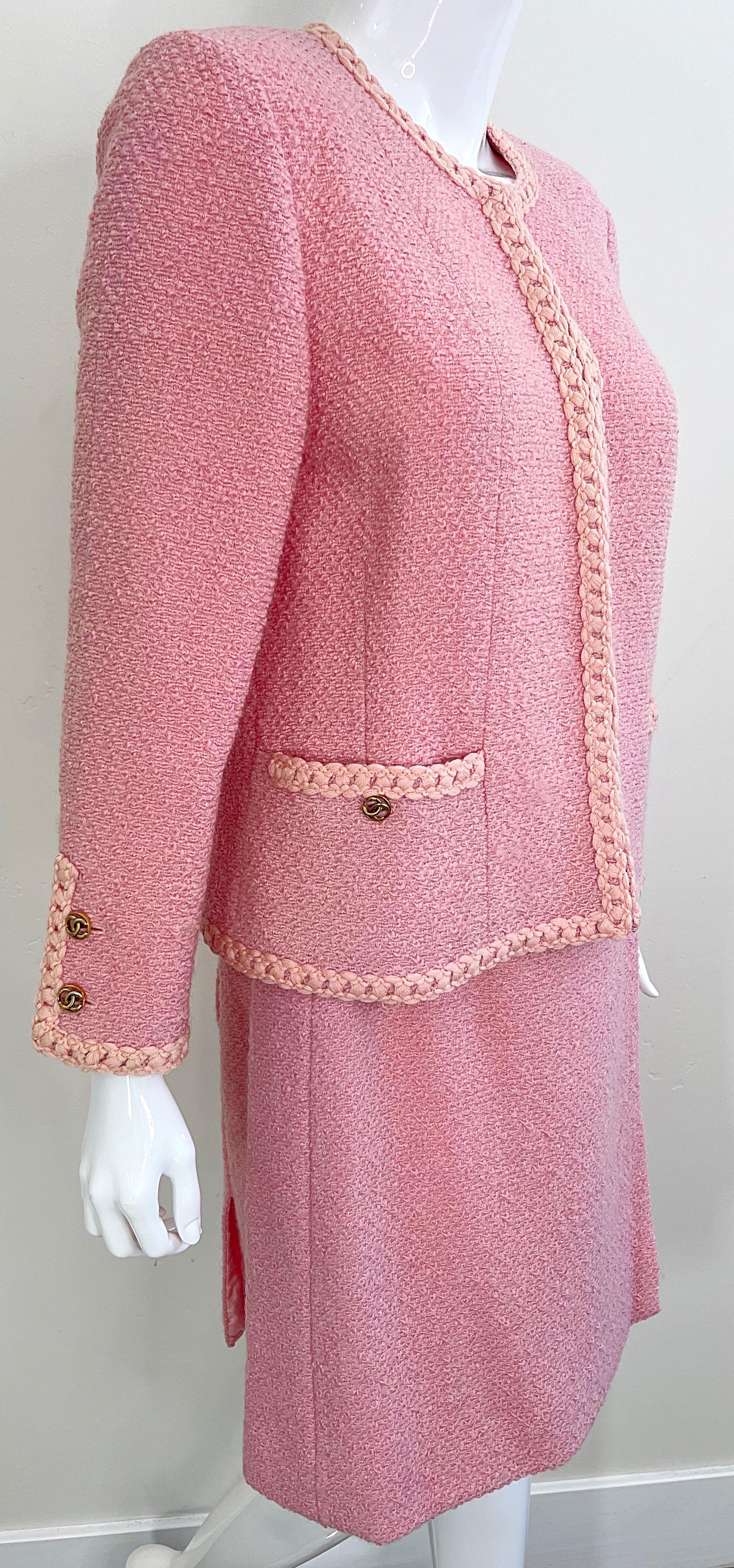 Seltener Chanel 1990er Größe 44 10 Bubblegum Pink Boucle Vintage 90er Jahre Jacke Rock Anzug im Angebot 6