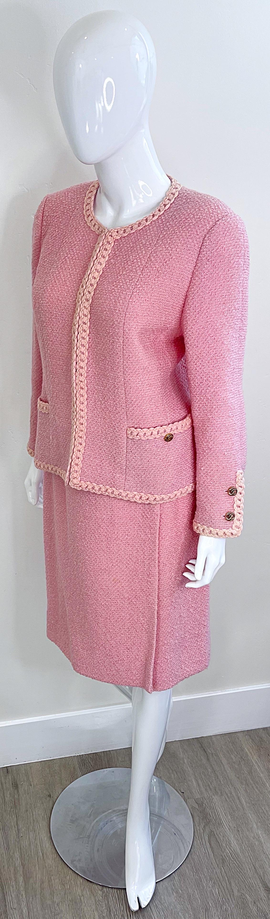 Seltener Chanel 1990er Größe 44 10 Bubblegum Pink Boucle Vintage 90er Jahre Jacke Rock Anzug im Angebot 7