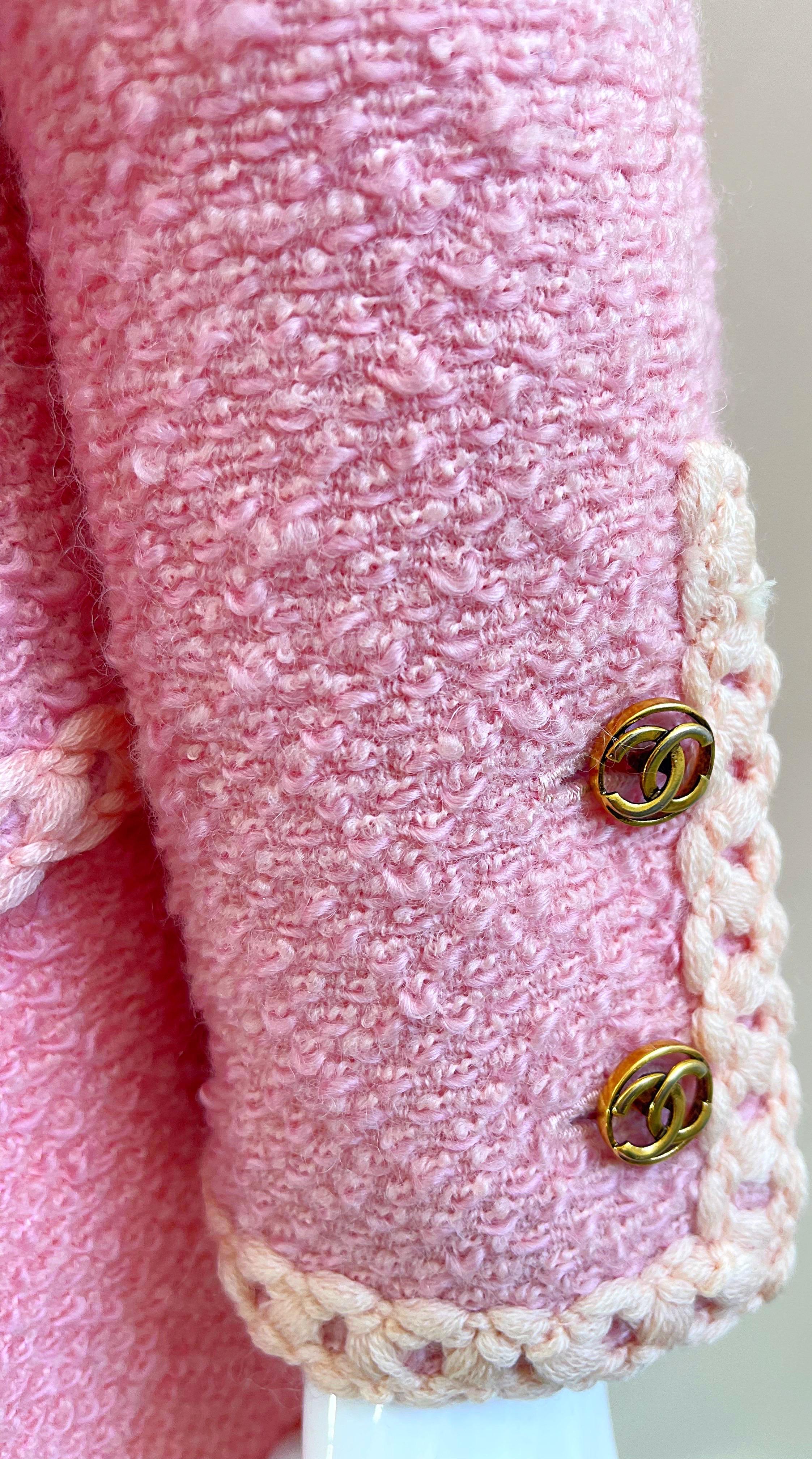 Seltener Chanel 1990er Größe 44 10 Bubblegum Pink Boucle Vintage 90er Jahre Jacke Rock Anzug im Angebot 8