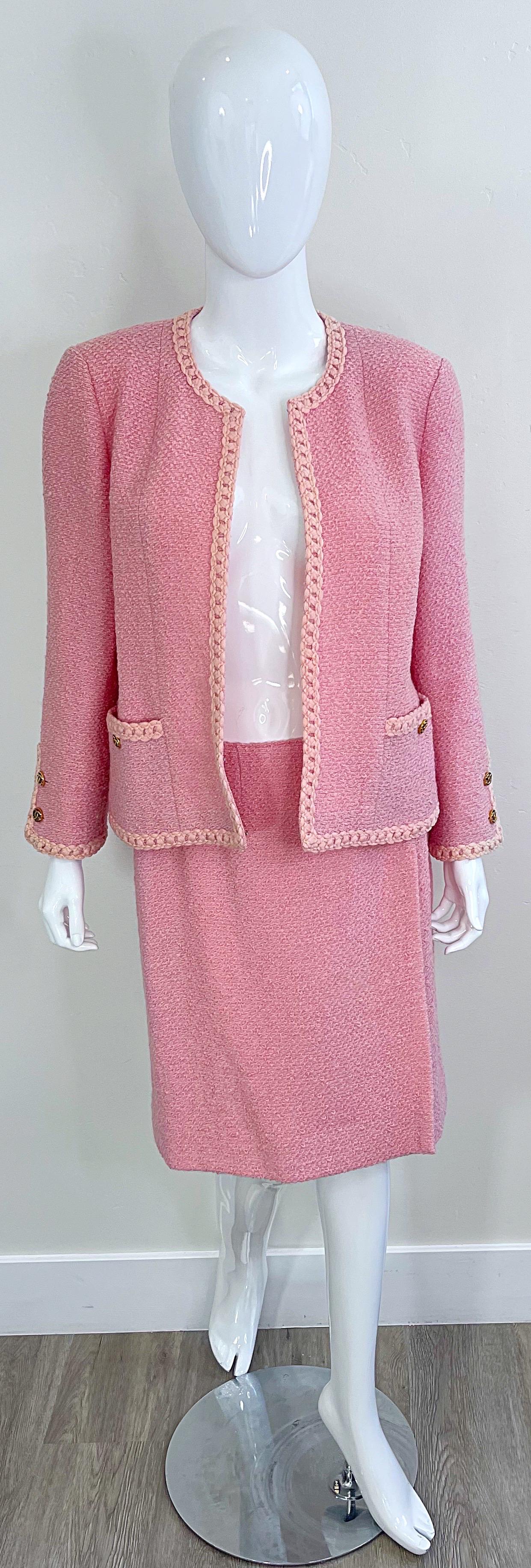 Seltener Chanel 1990er Größe 44 10 Bubblegum Pink Boucle Vintage 90er Jahre Jacke Rock Anzug im Angebot 10