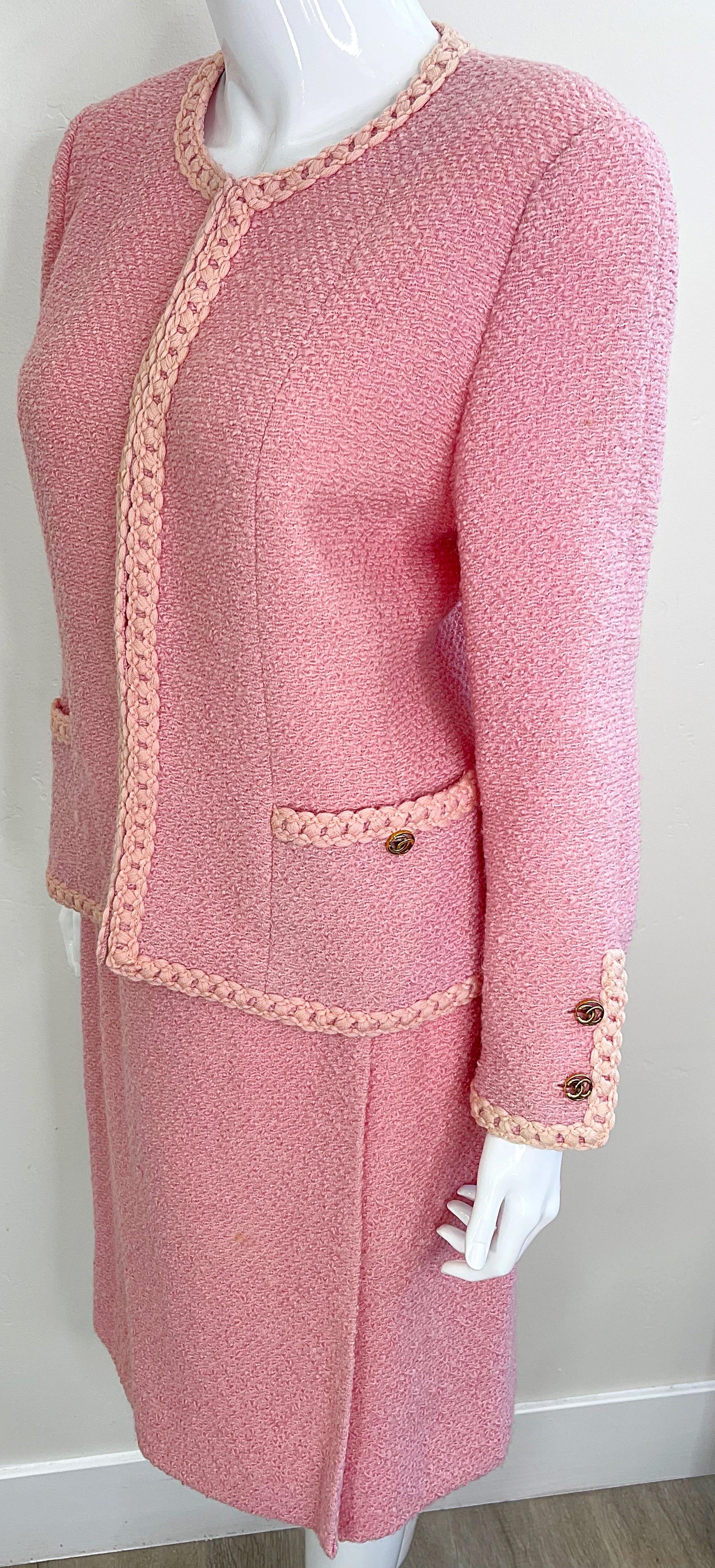 Seltener Chanel 1990er Größe 44 10 Bubblegum Pink Boucle Vintage 90er Jahre Jacke Rock Anzug im Angebot 12