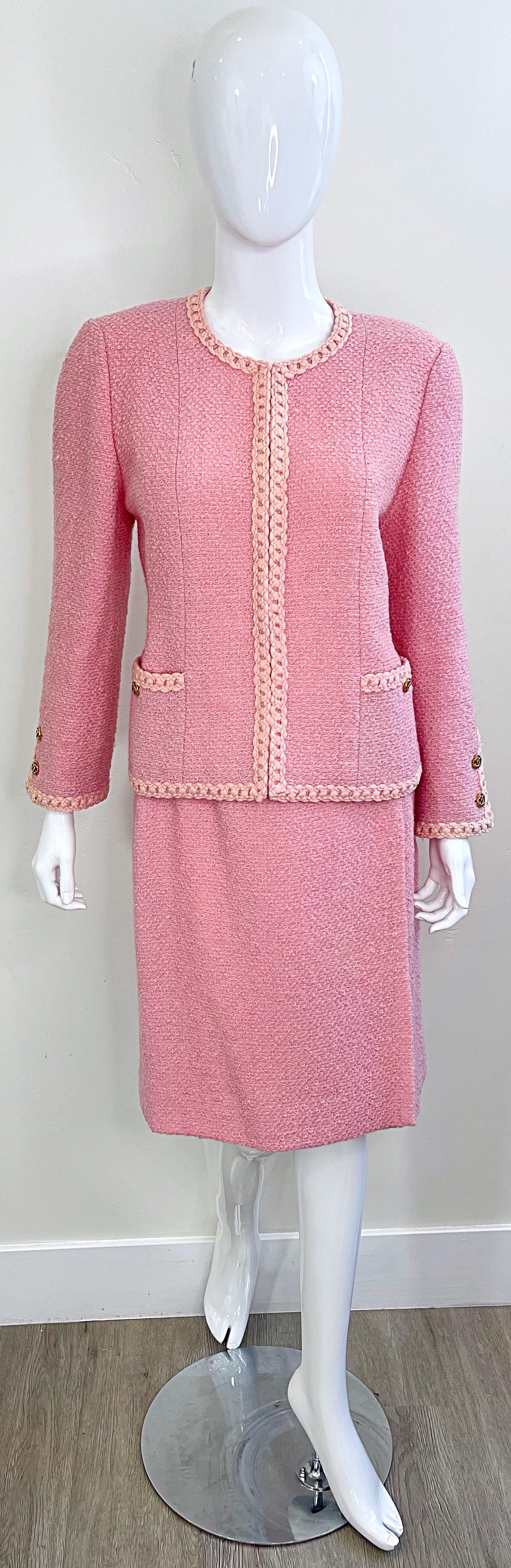 Seltener Chanel 1990er Größe 44 10 Bubblegum Pink Boucle Vintage 90er Jahre Jacke Rock Anzug im Angebot 15