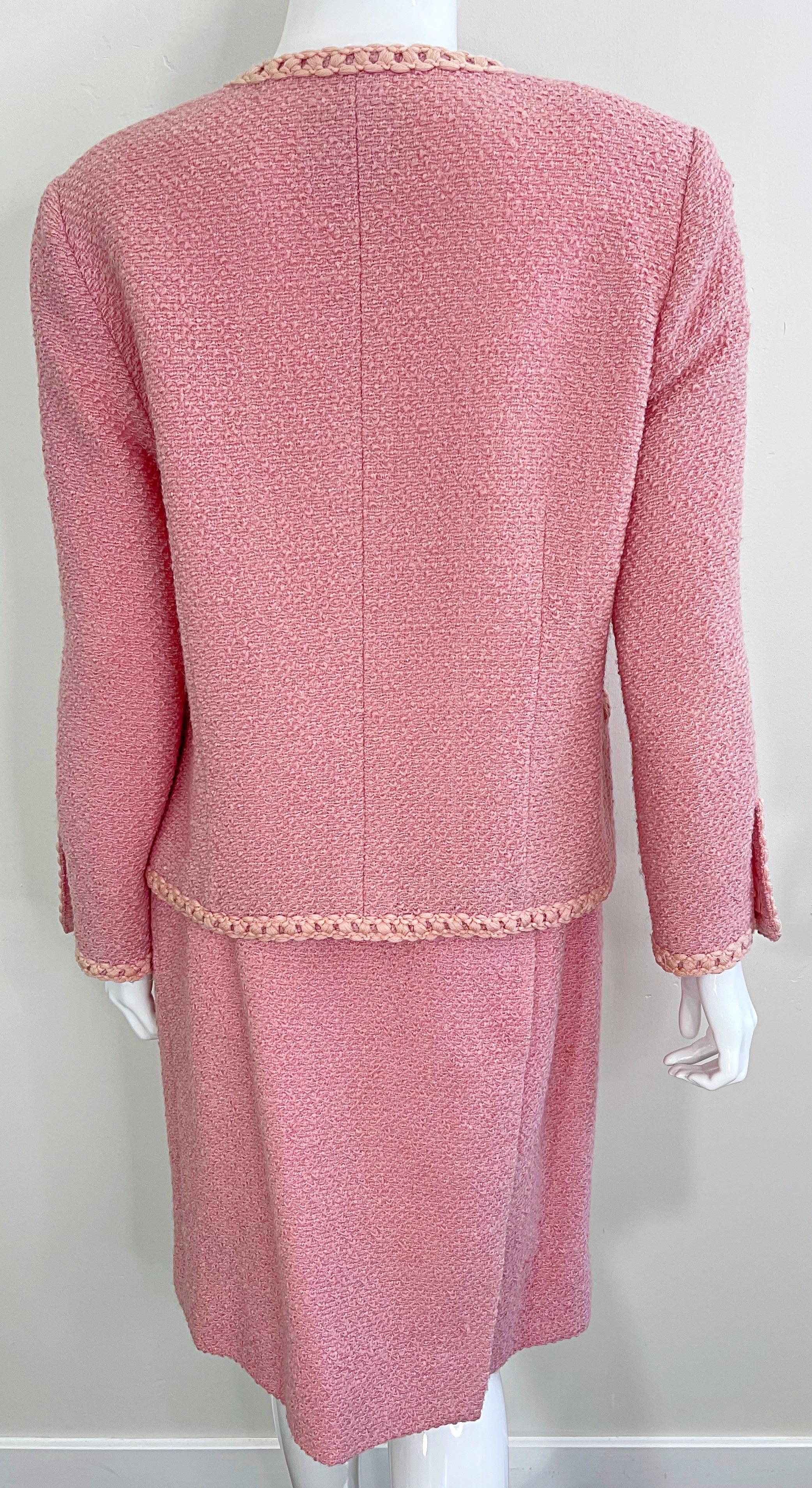 Seltener Chanel 1990er Größe 44 10 Bubblegum Pink Boucle Vintage 90er Jahre Jacke Rock Anzug Damen im Angebot