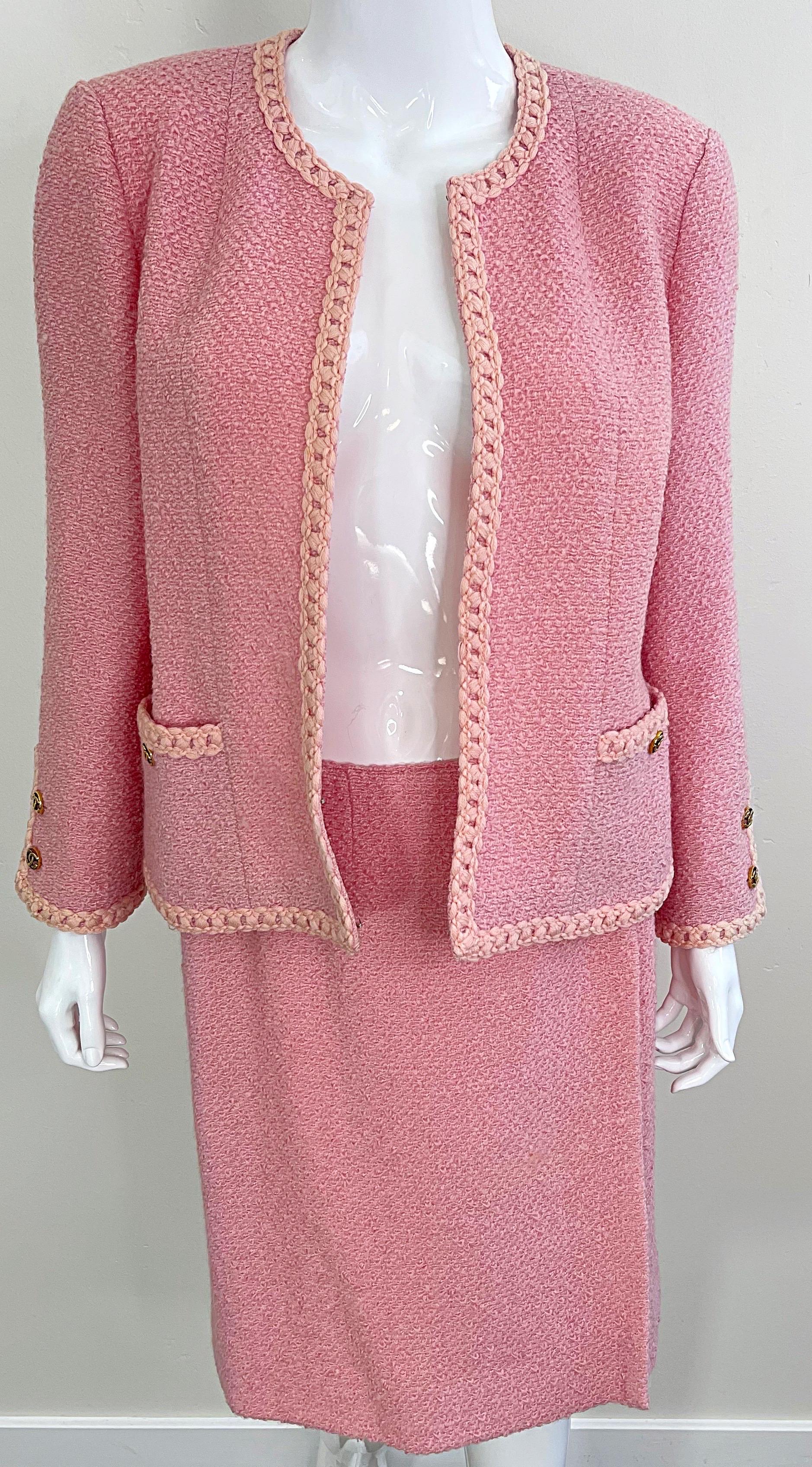 Seltener Chanel 1990er Größe 44 10 Bubblegum Pink Boucle Vintage 90er Jahre Jacke Rock Anzug im Angebot 1
