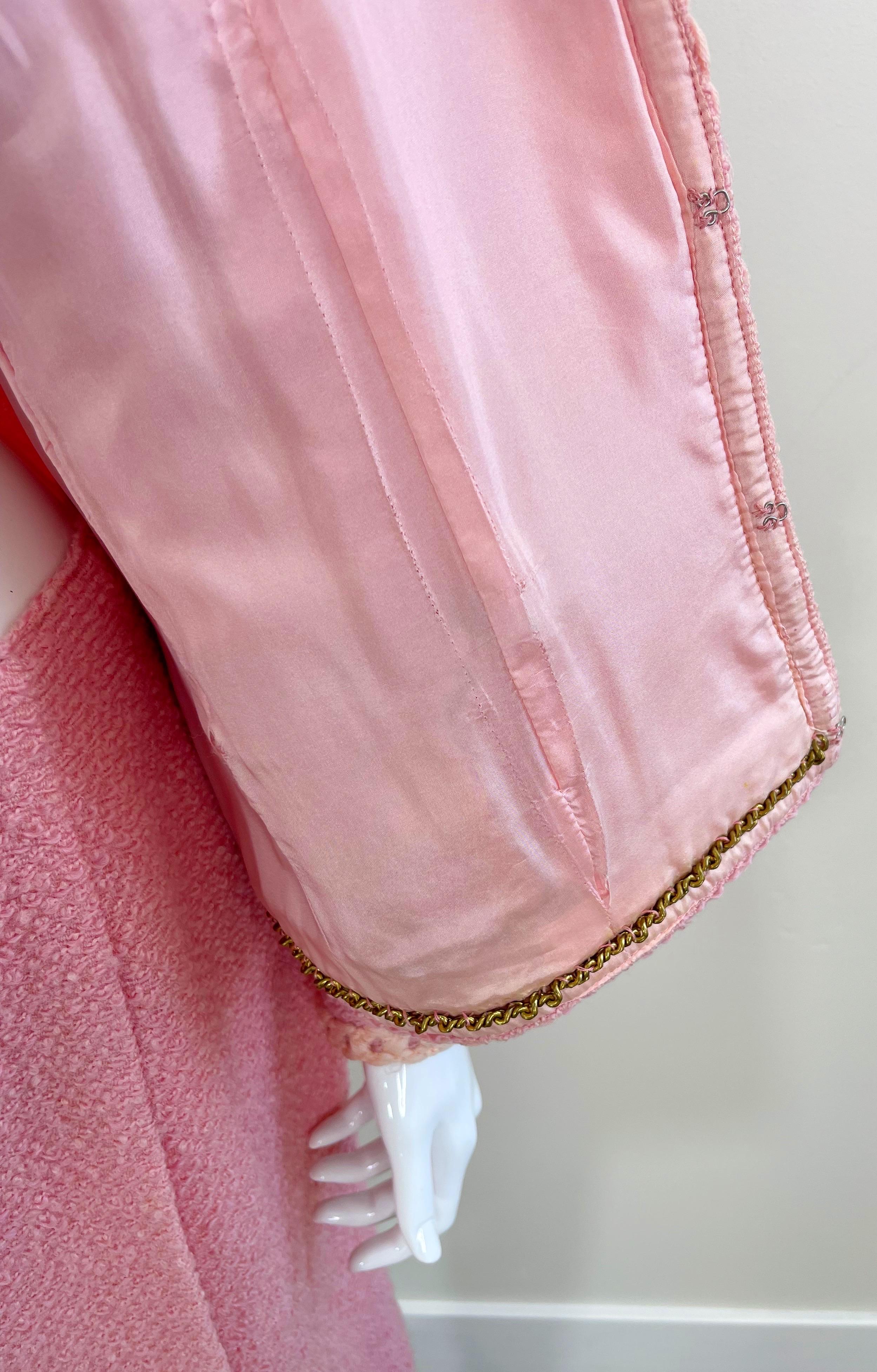 Seltener Chanel 1990er Größe 44 10 Bubblegum Pink Boucle Vintage 90er Jahre Jacke Rock Anzug im Angebot 4