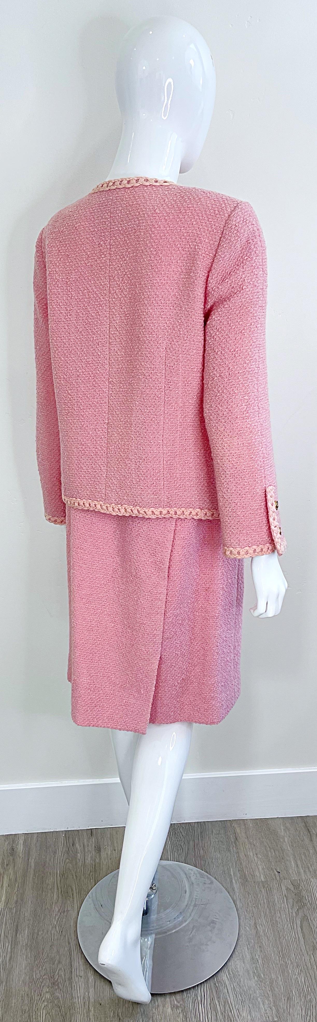 Seltener Chanel 1990er Größe 44 10 Bubblegum Pink Boucle Vintage 90er Jahre Jacke Rock Anzug im Angebot 5