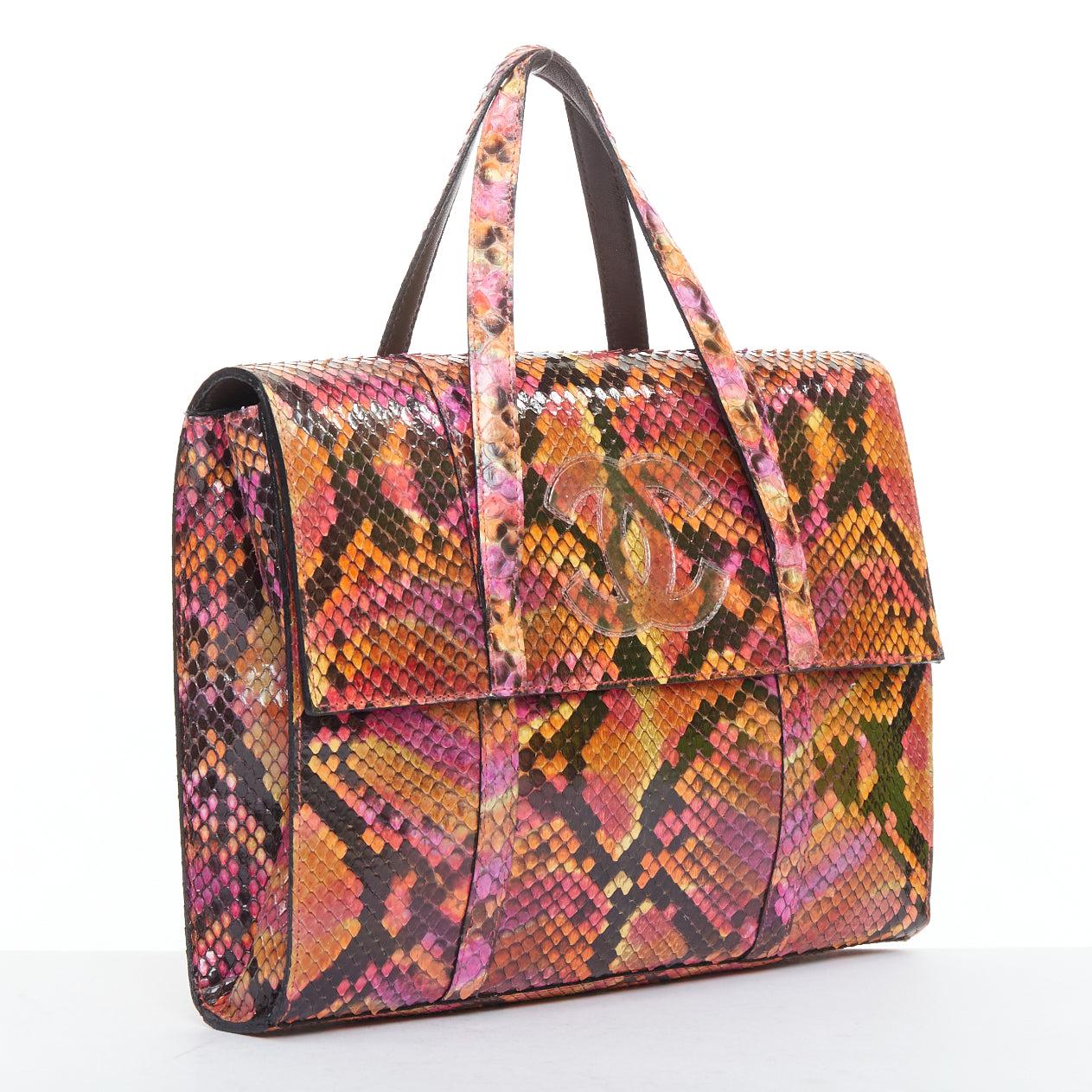 Marron rare CHANEL 1990's Vintage orange pink glossy scale CC small flap bag en vente