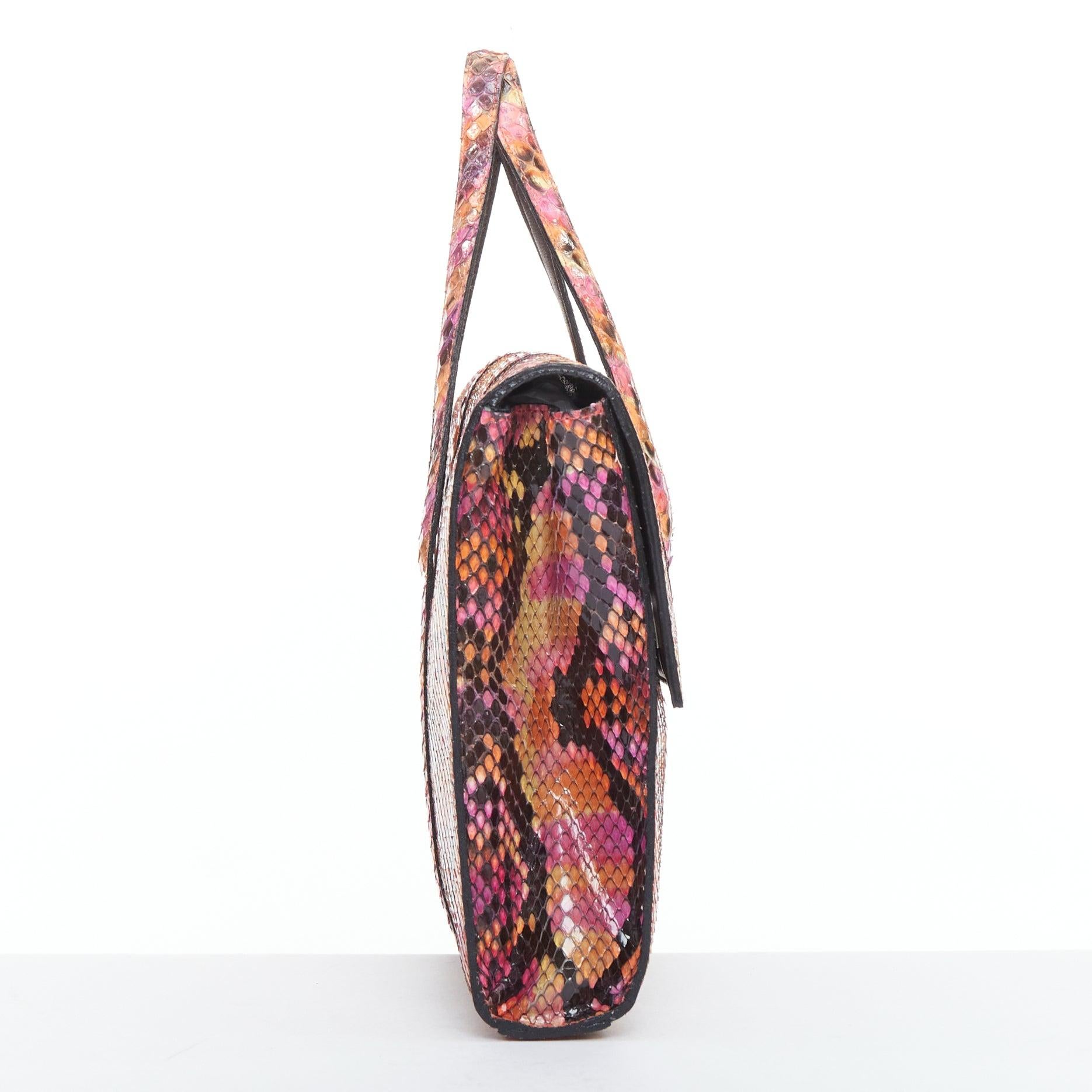 rare CHANEL 1990's Vintage orange pink glossy scale CC small flap bag Bon état - En vente à Hong Kong, NT