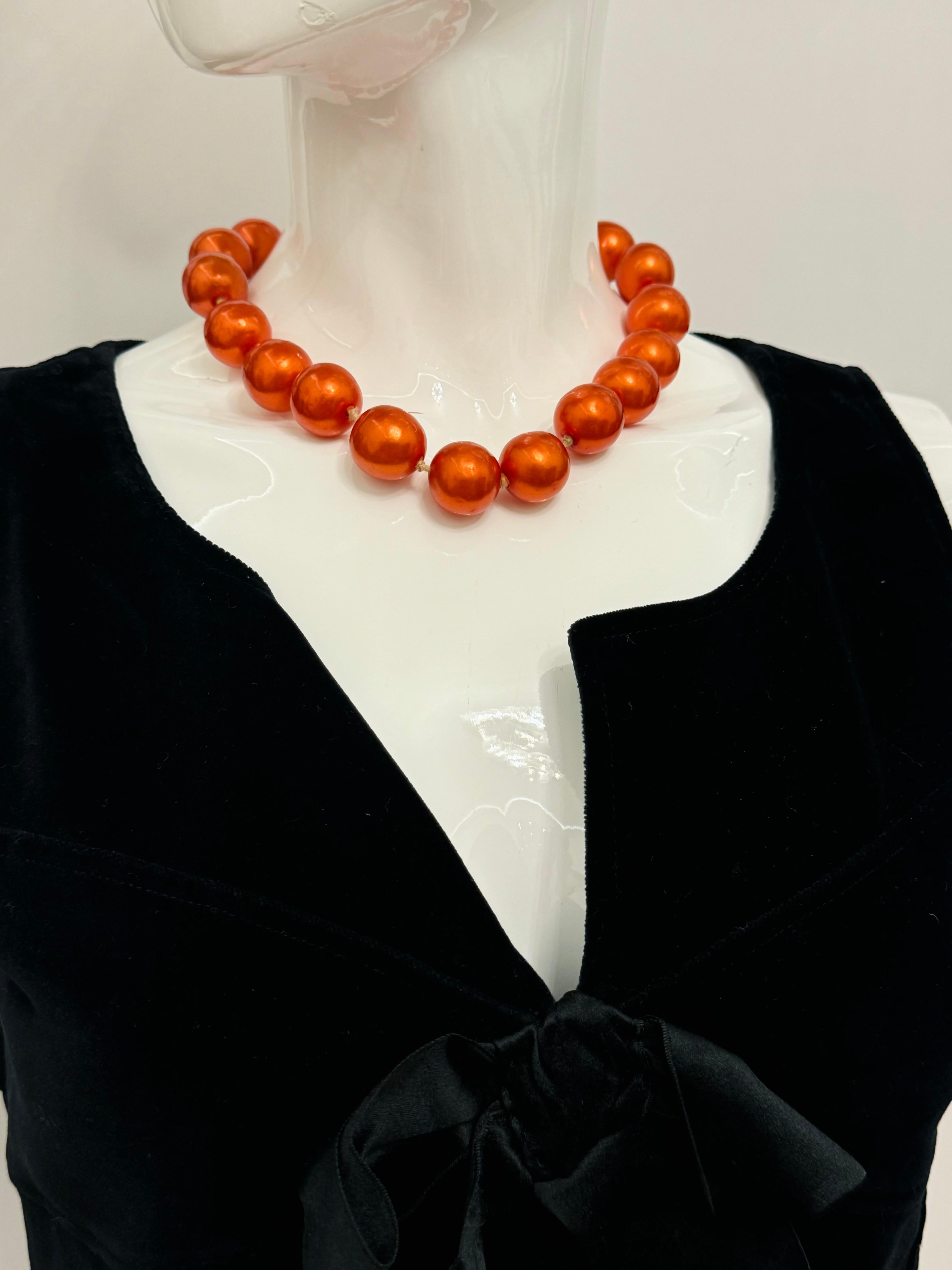 Collar gargantilla de perlas de cristal Gripoix de la pasarela Chanel 1991, desgaste menor, metal chapado en oro de 24k, por Karl Lagerfeld 