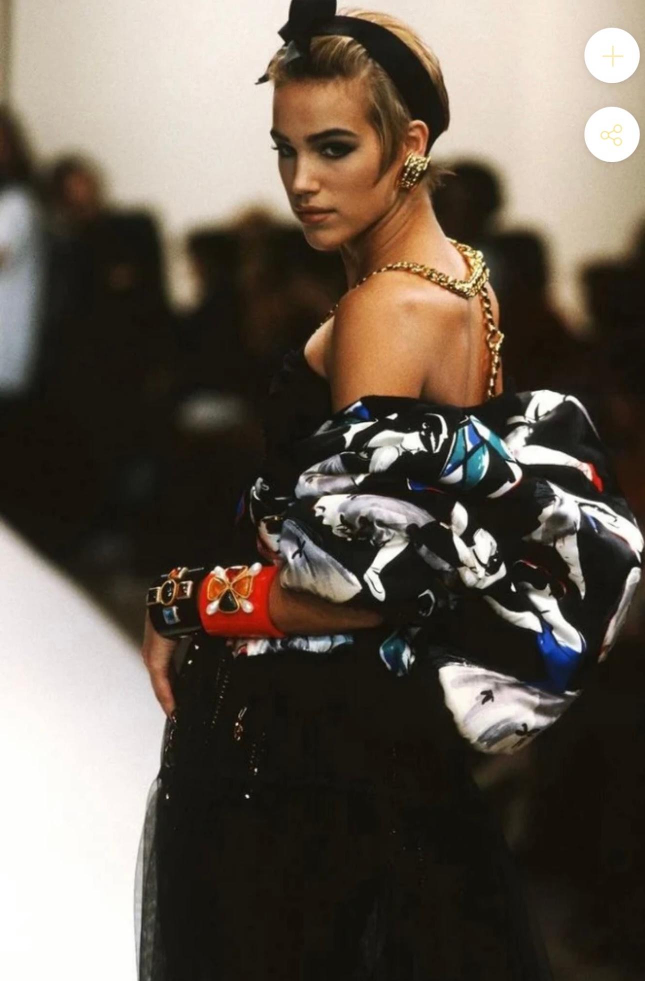Seltene Chanel 1991 Hip Hop Kollektion Bomberjacke aus Seide mit Ballerina-Druck im Angebot 9