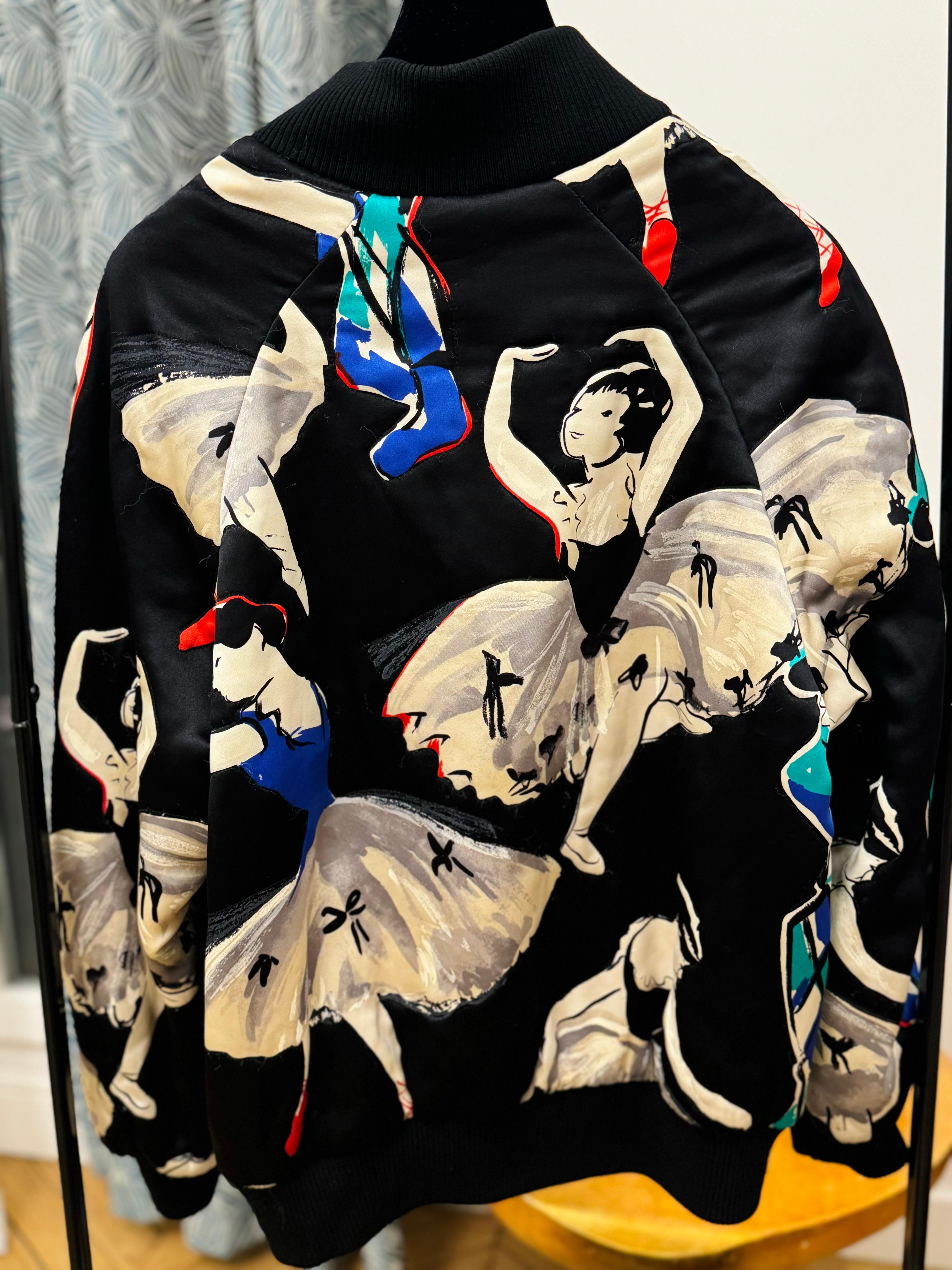Seltene Chanel 1991 Hip Hop Kollektion Bomberjacke aus Seide mit Ballerina-Druck im Angebot 3