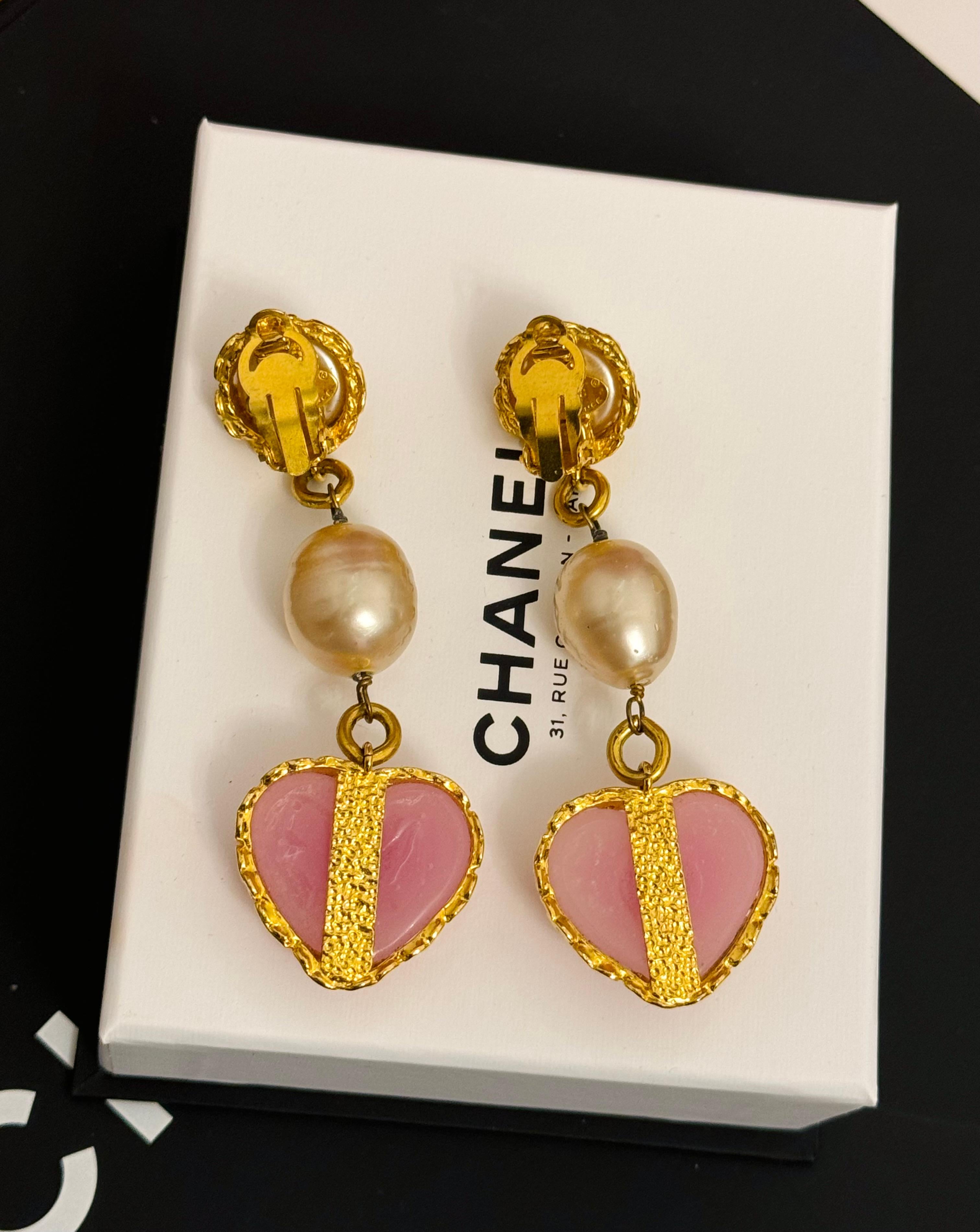 Rare boucles d'oreilles Chanel 1992 Gripoix rose en forme de coeur à clip en vente 6