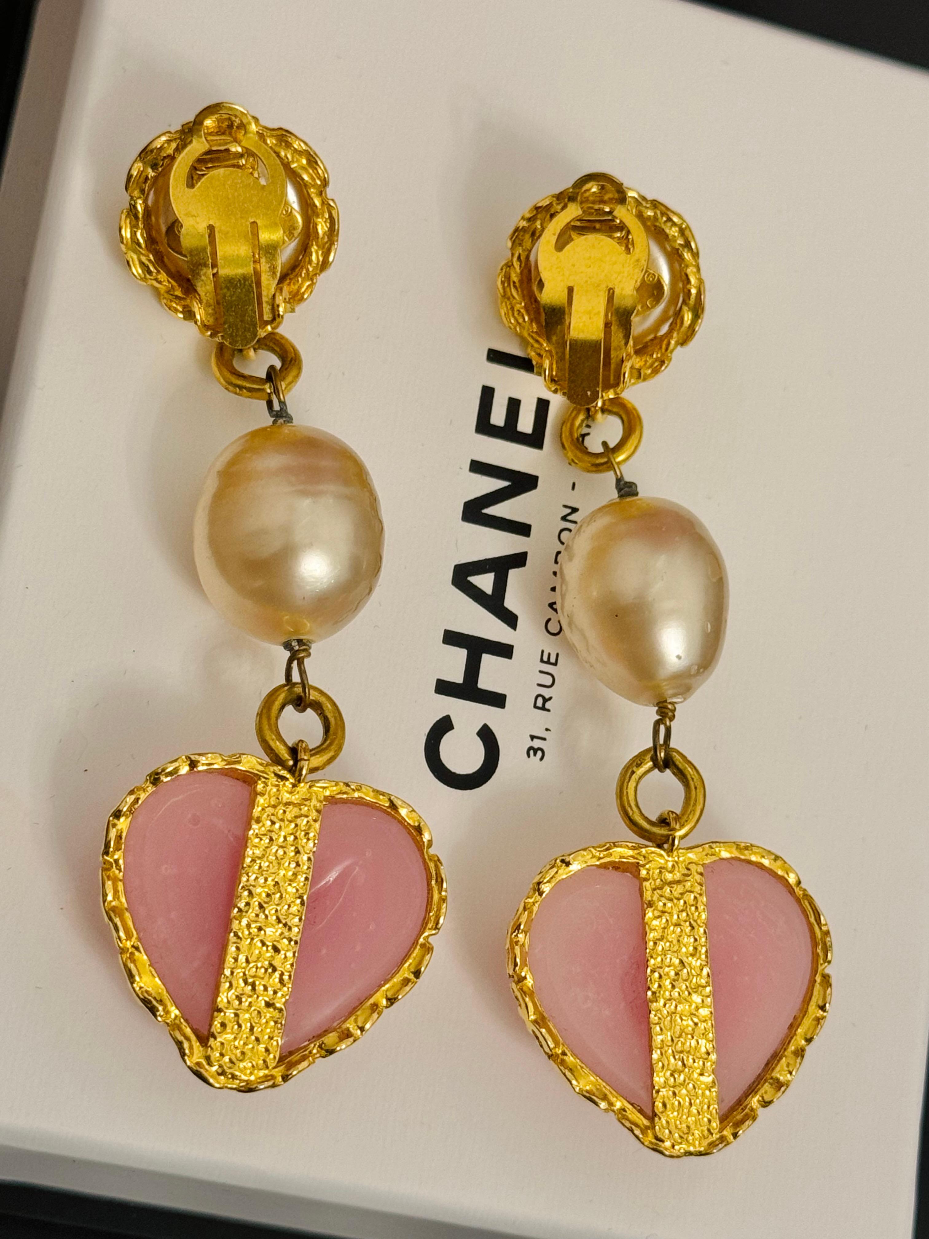Rare boucles d'oreilles Chanel 1992 Gripoix rose en forme de coeur à clip en vente 7