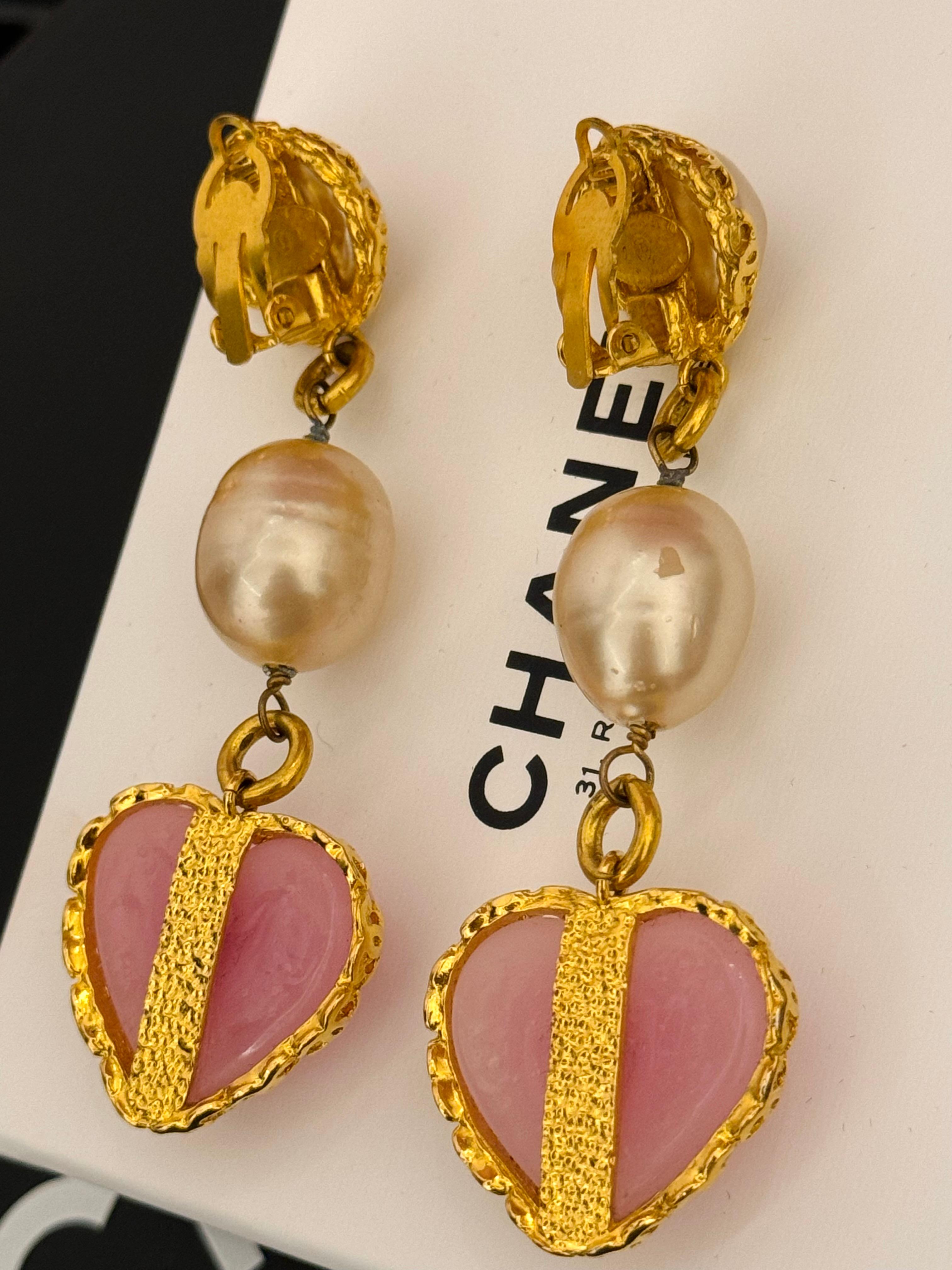 Rare boucles d'oreilles Chanel 1992 Gripoix rose en forme de coeur à clip en vente 8