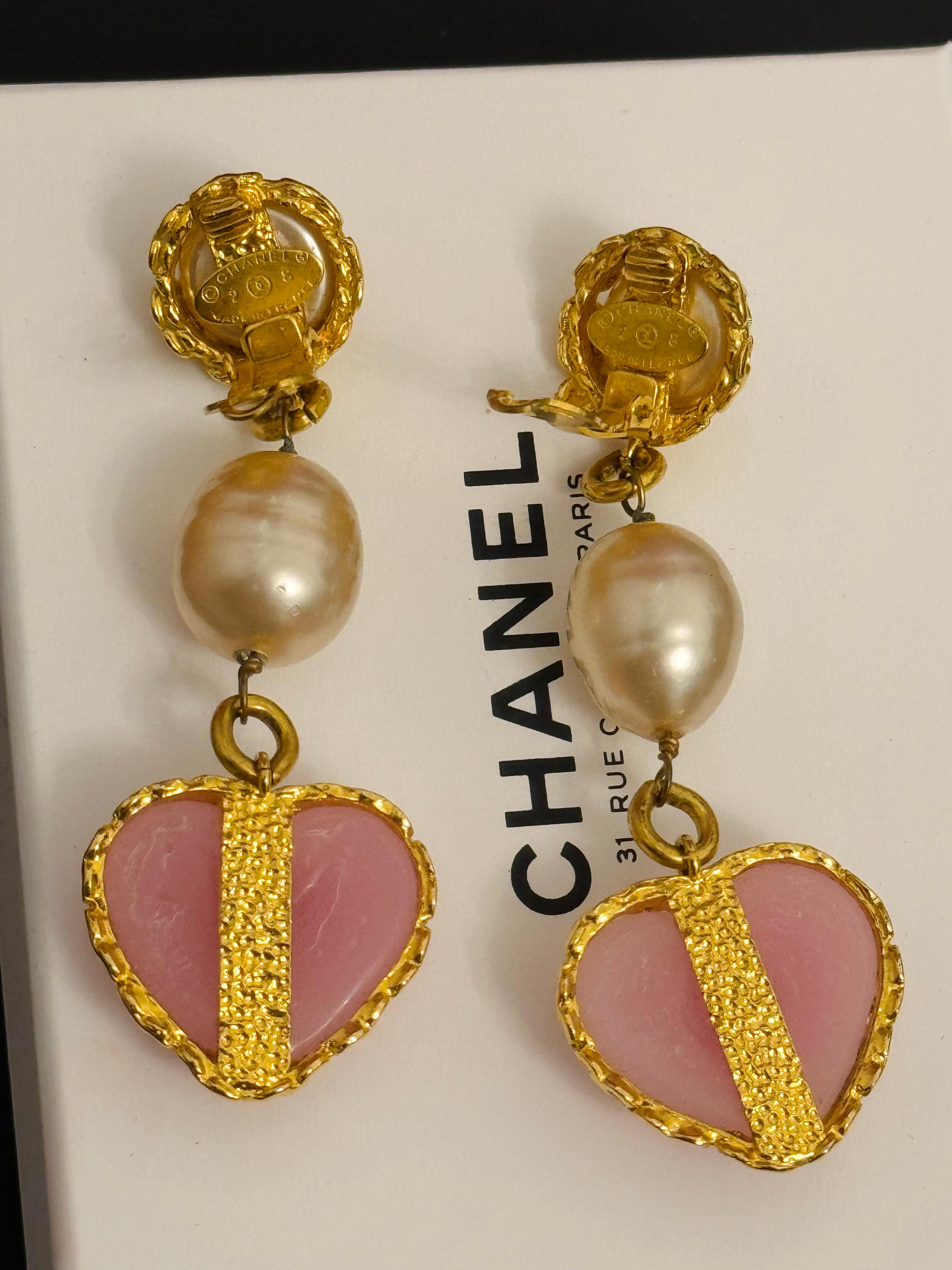 Rare boucles d'oreilles Chanel 1992 Gripoix rose en forme de coeur à clip en vente 10