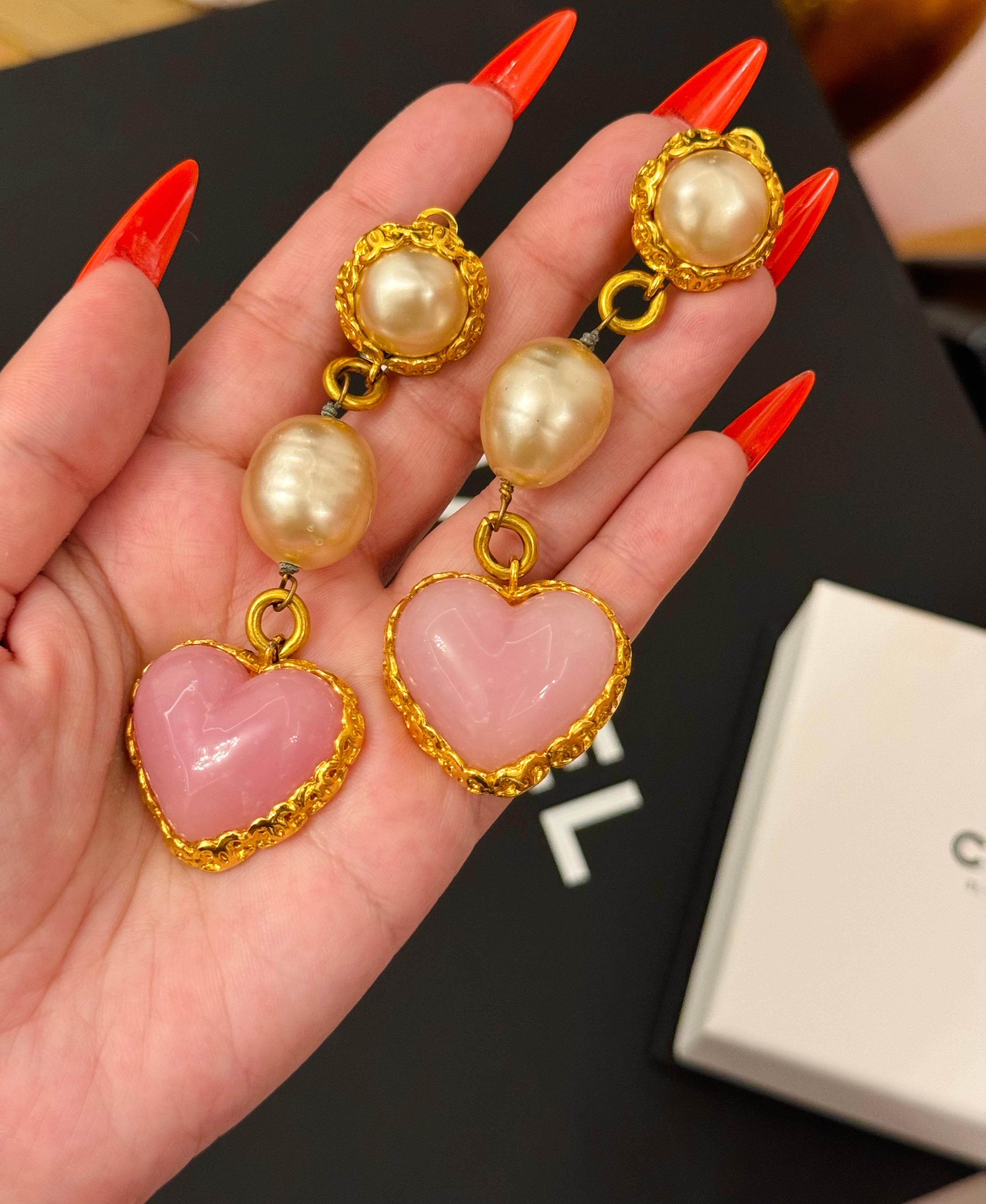 Rare boucles d'oreilles Chanel 1992 Gripoix rose en forme de coeur à clip en vente 13