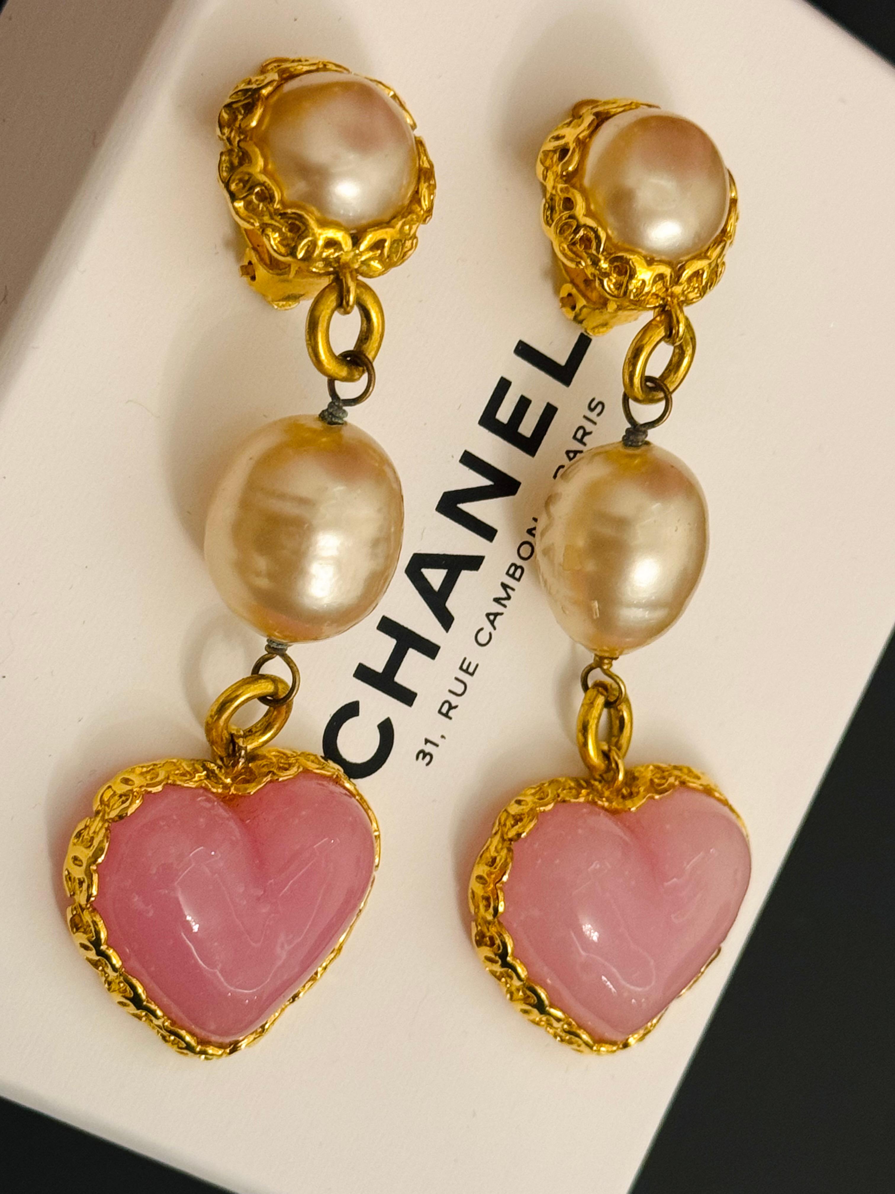 Rare boucles d'oreilles Chanel 1992 Gripoix rose en forme de coeur à clip en vente 5