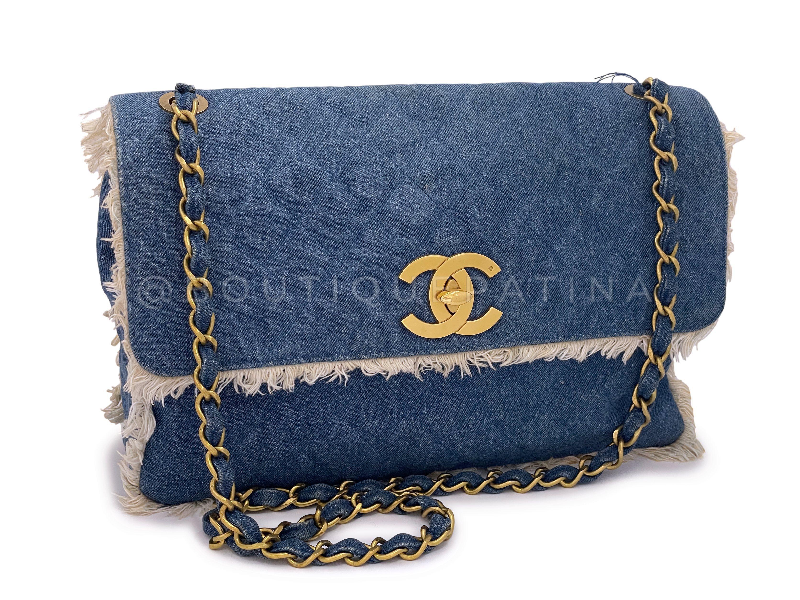 Store item: 66308


In  blue denim canvas and brushed gold hardware.  

This item is in great condition with few signs of normal use. Corners are clean with no rubbing or scuffing. Hardware is clean and shiny. Interior is clean. 
Please view all 12