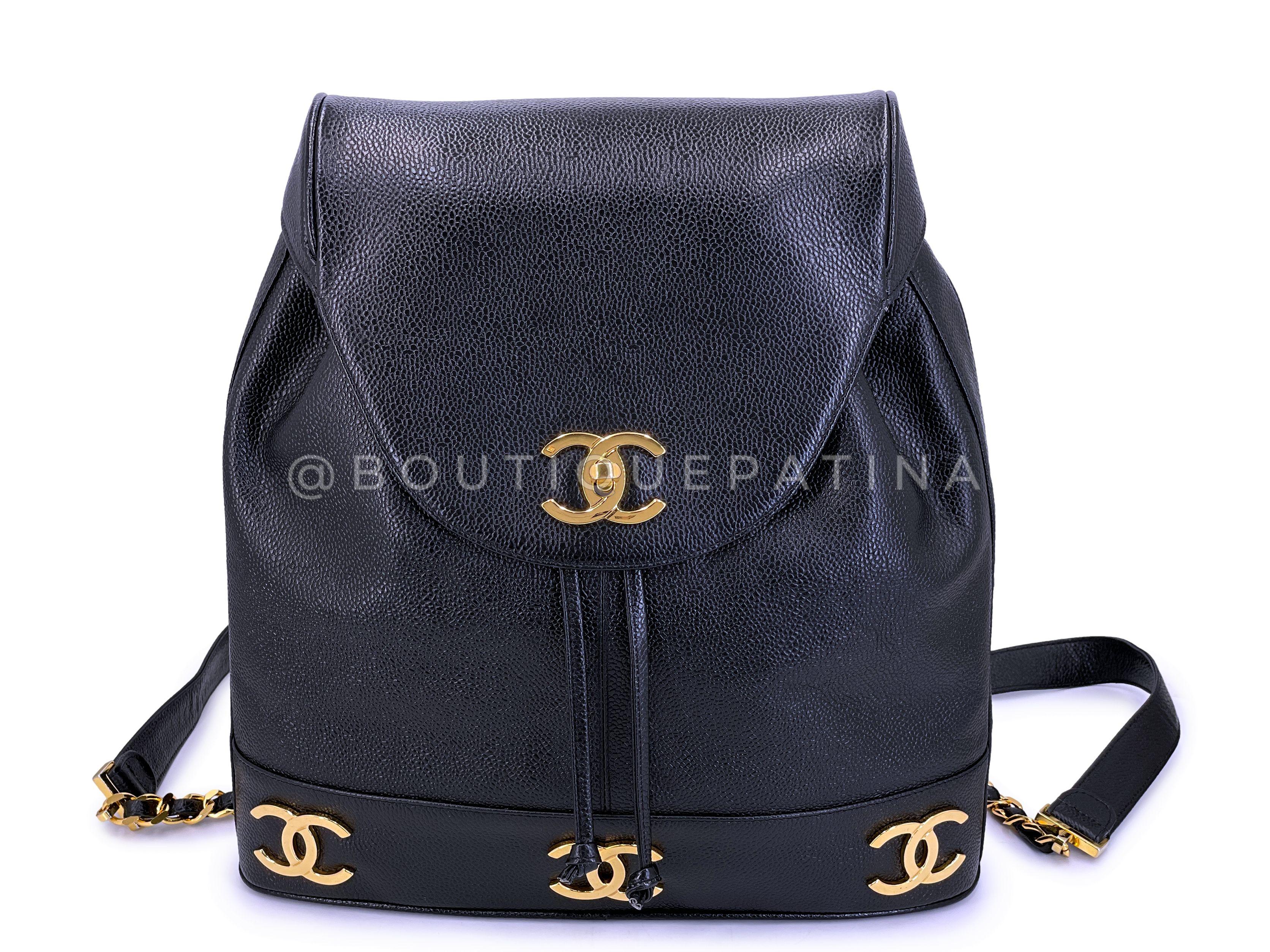 Article de magasin : 68845
En 22 ans de spécialisation dans les Chanel vintage, je ne pense pas que nous ayons rencontré ce modèle dans un état aussi impeccable - une véritable trouvaille de licorne pour l'état. 

Rare Chanel 1994 Vintage Black