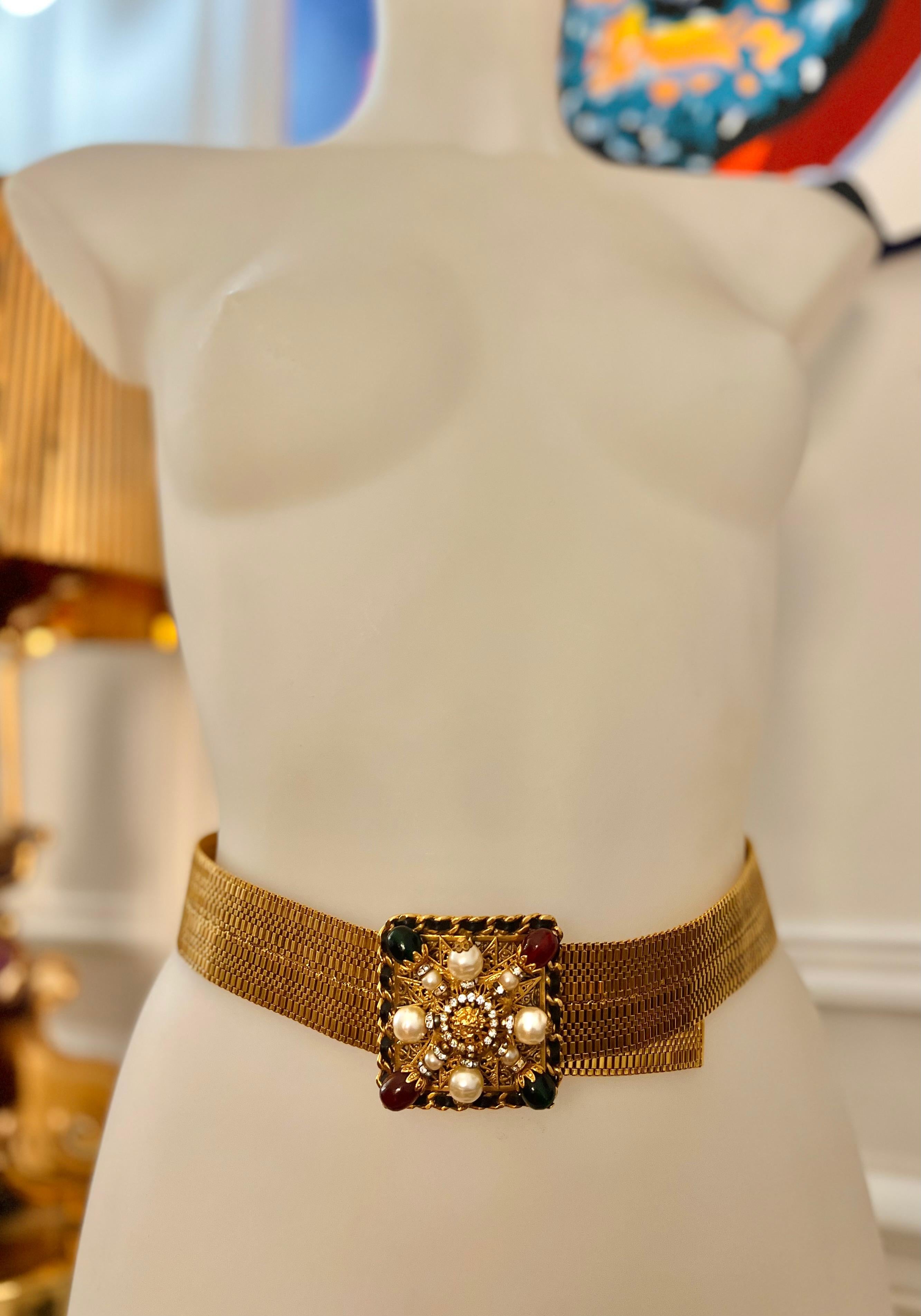 Rare Chanel 1996 Couture Gripoix belt  In Excellent Condition For Sale In PARIS, FR