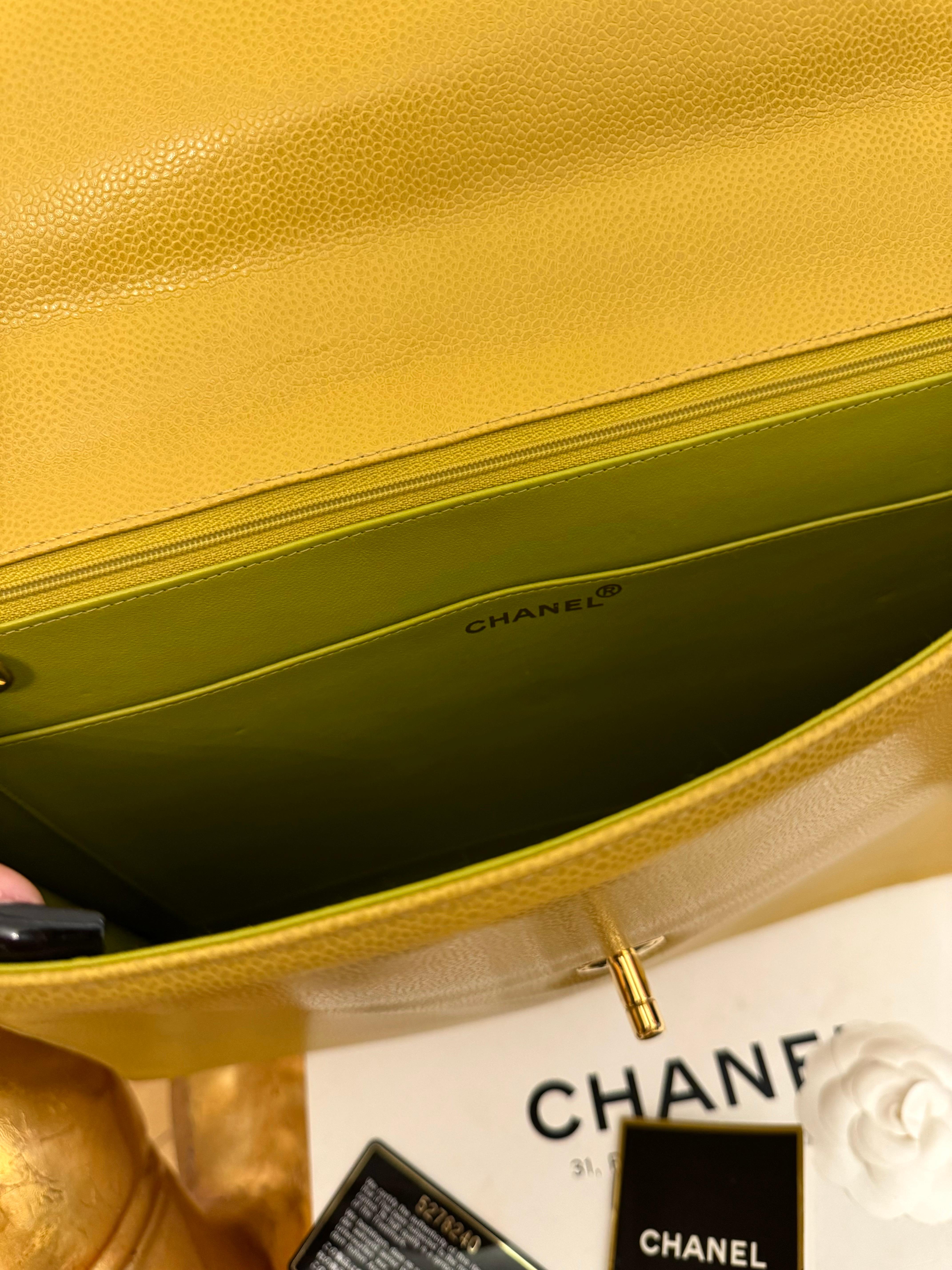 Rare porte-documents Chanel 1997-1999 citron vert caviar en vente 5