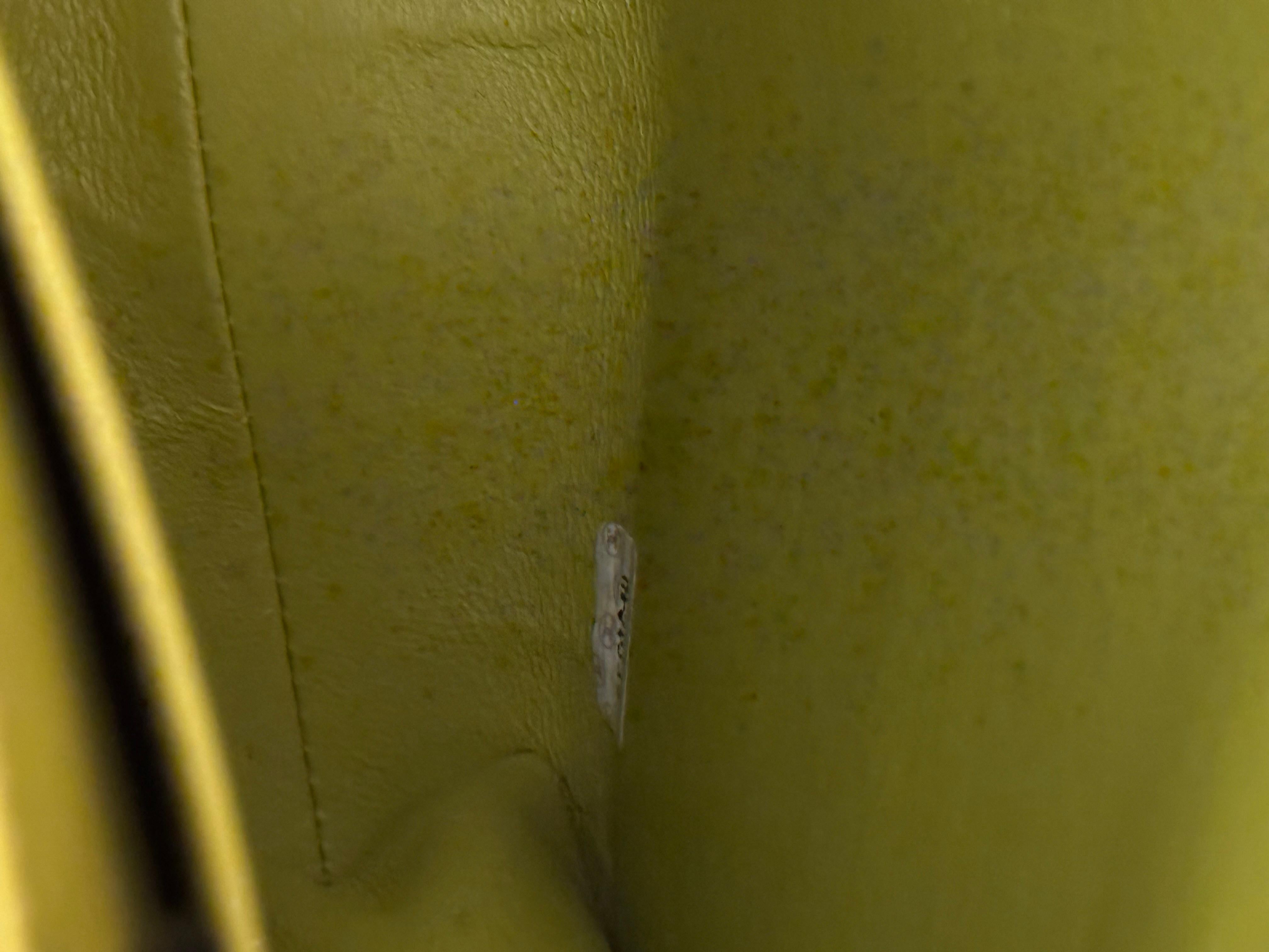 Rare porte-documents Chanel 1997-1999 citron vert caviar en vente 7