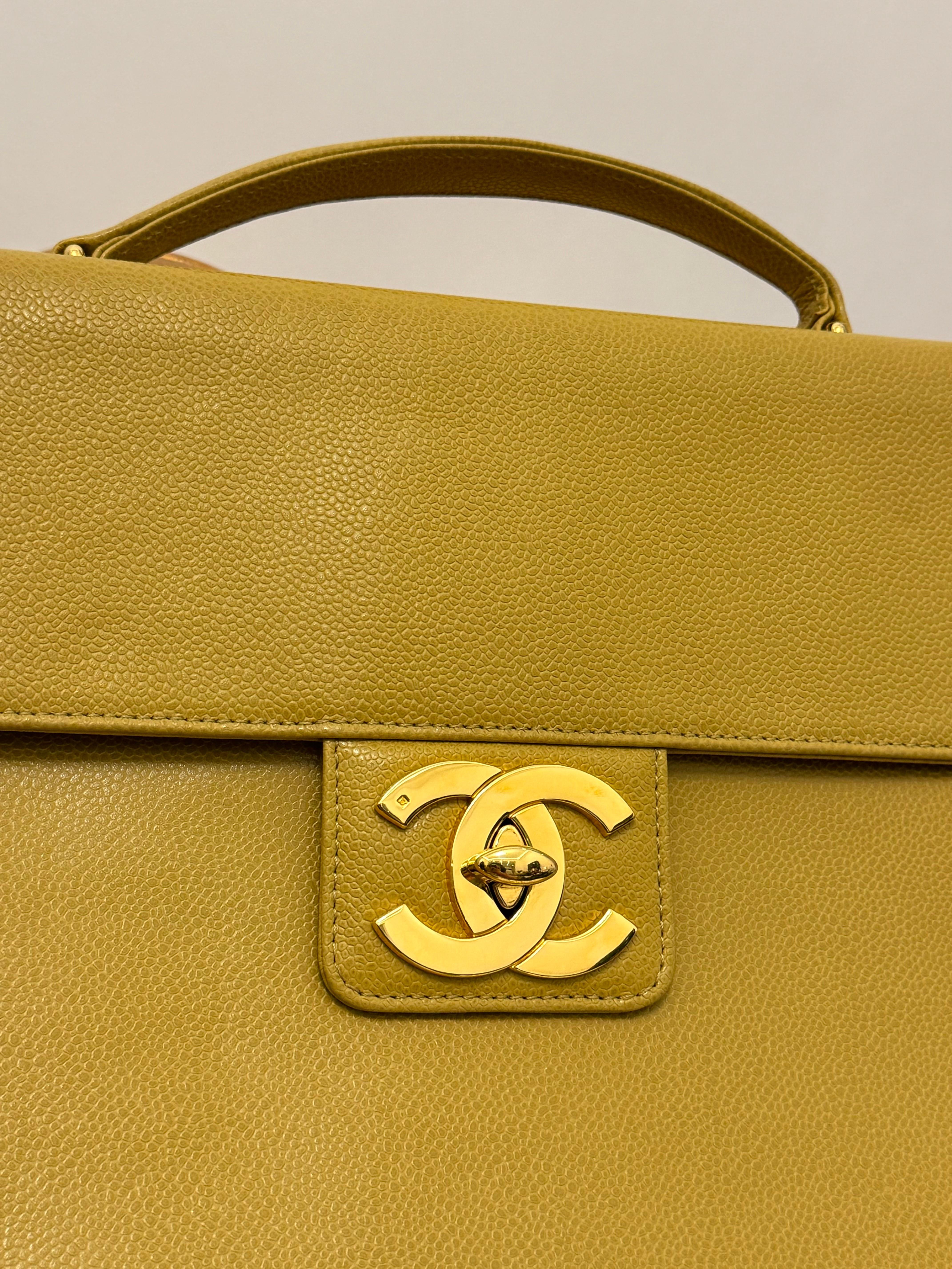 Rare porte-documents Chanel 1997-1999 citron vert caviar en vente 8
