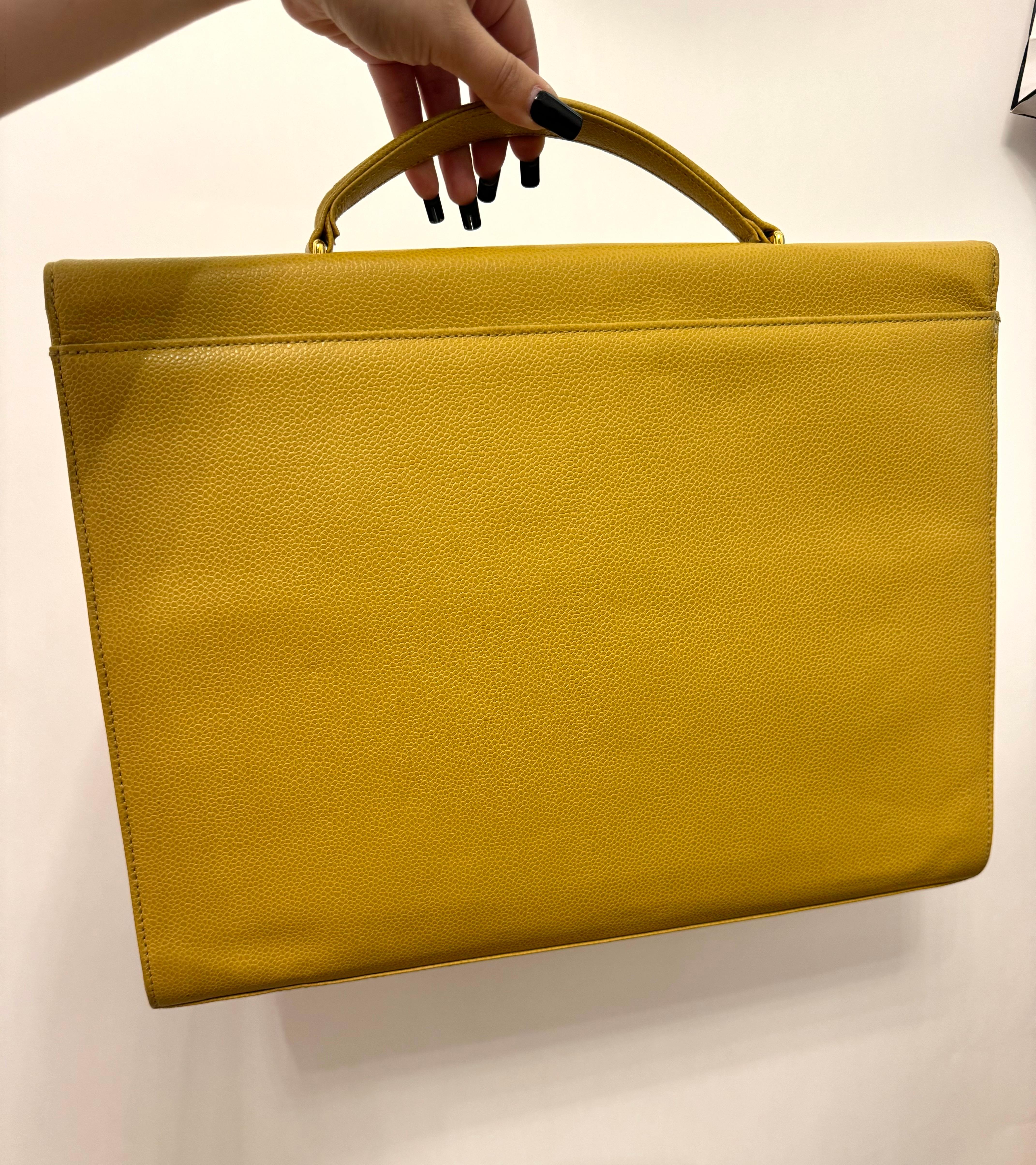 Rare porte-documents Chanel 1997-1999 citron vert caviar en vente 9