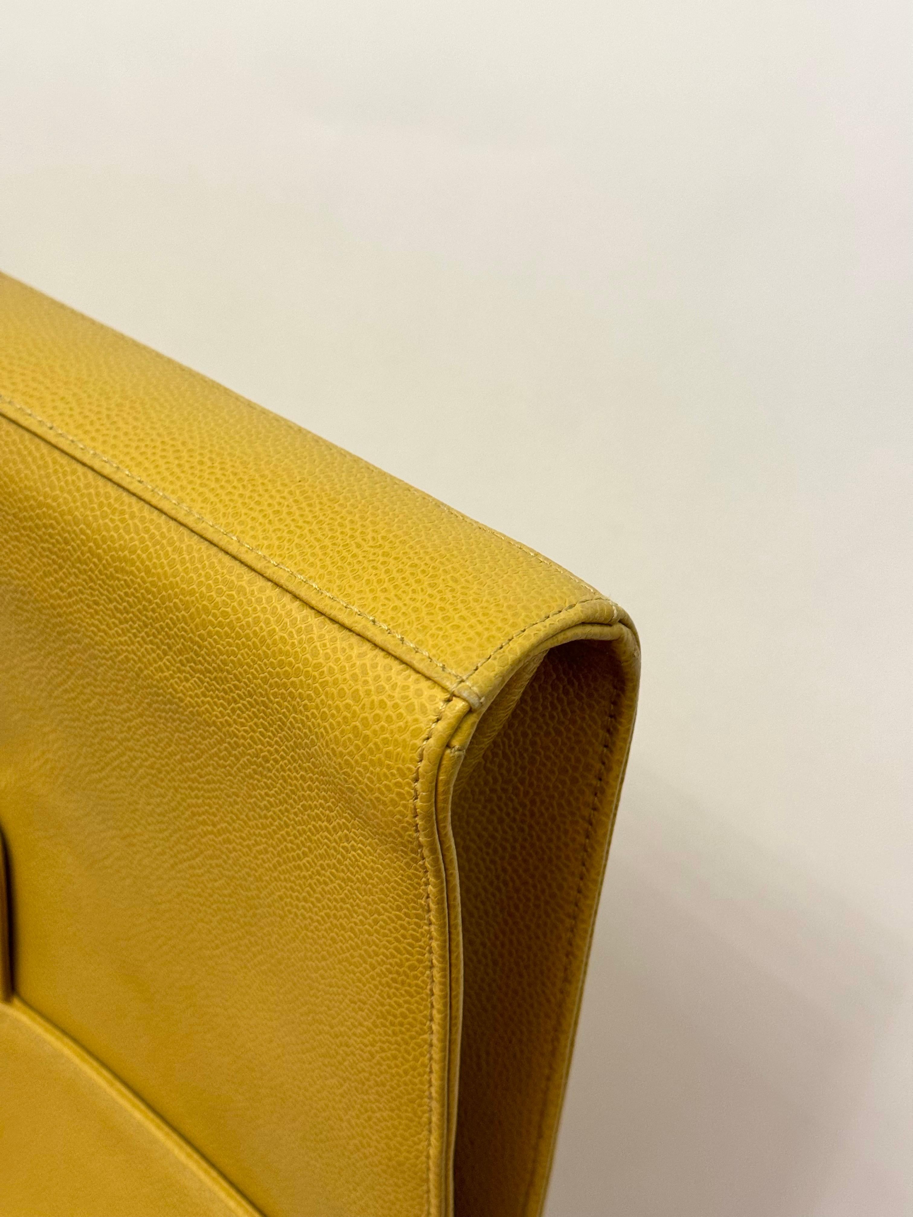 Rare porte-documents Chanel 1997-1999 citron vert caviar en vente 10