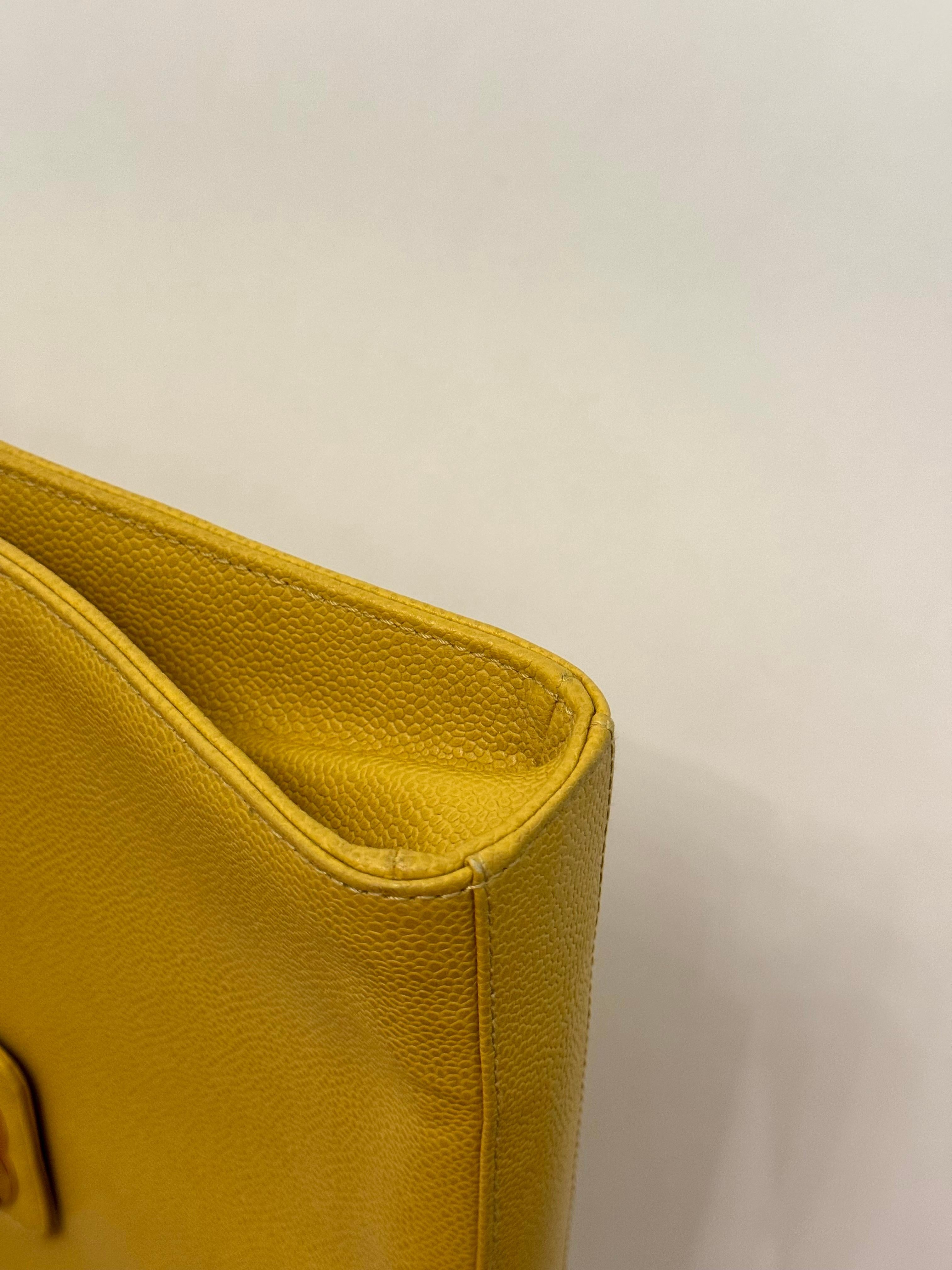 Rare porte-documents Chanel 1997-1999 citron vert caviar en vente 11