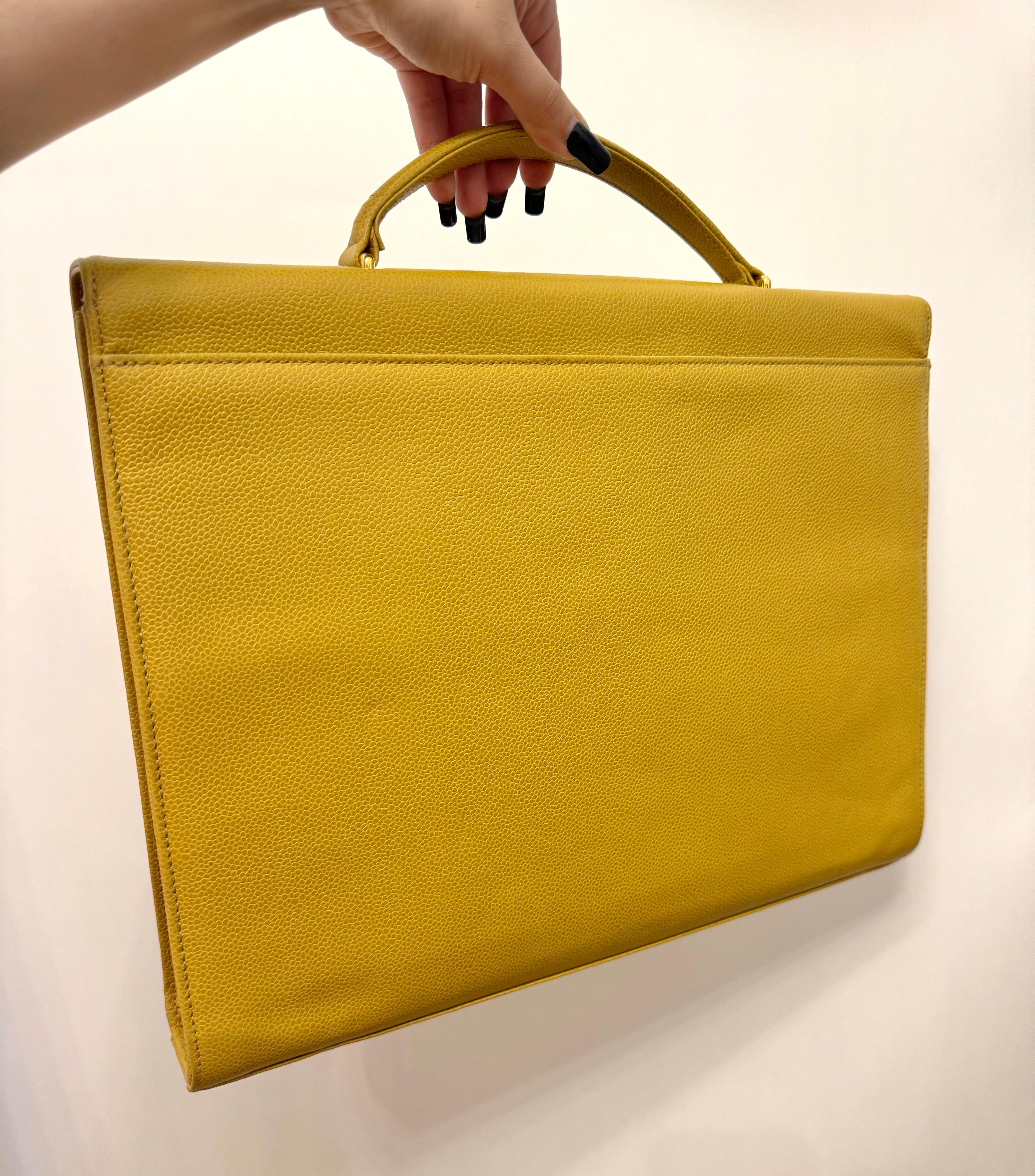 Rare porte-documents Chanel 1997-1999 citron vert caviar en vente 12