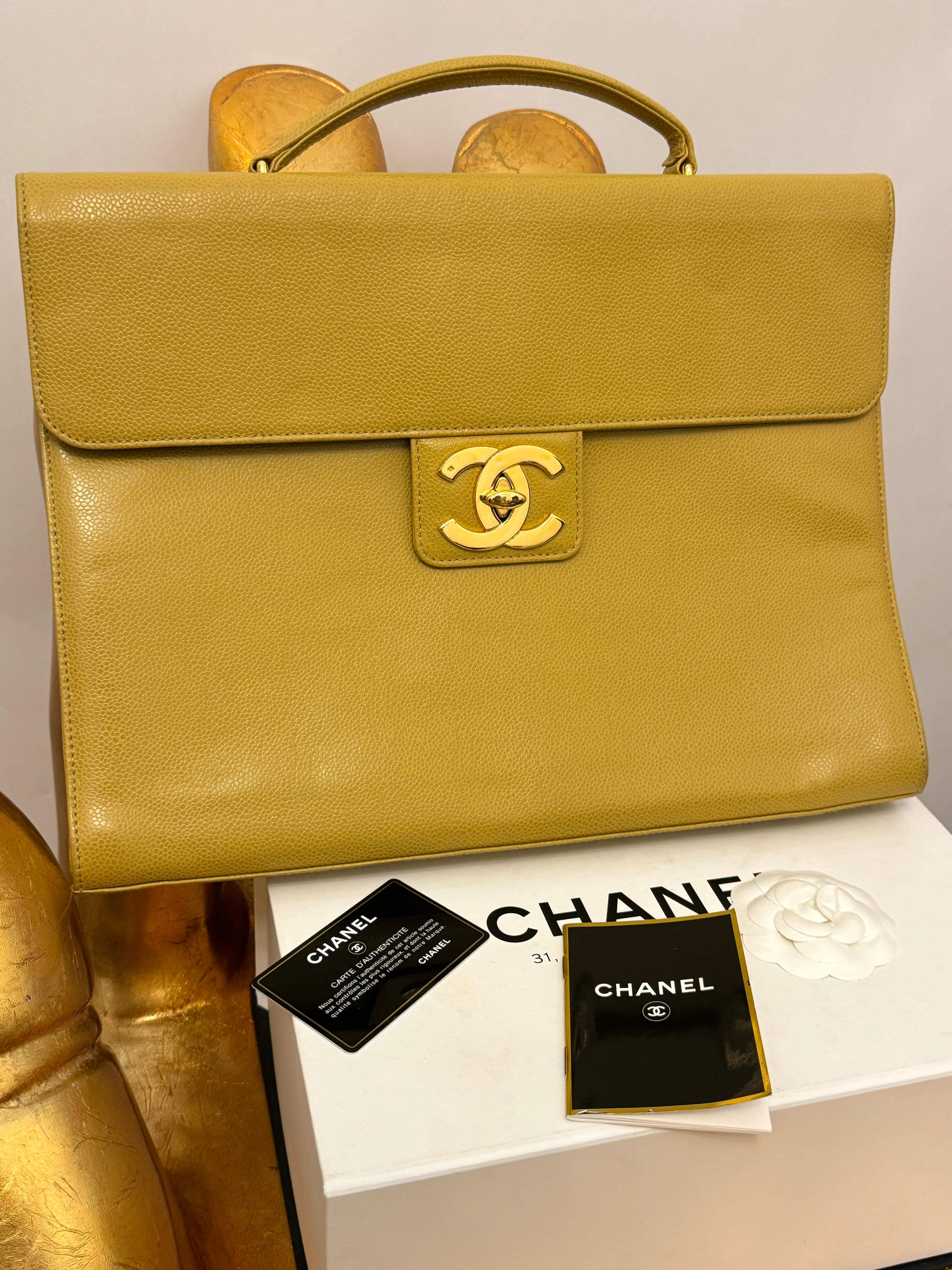 Rare porte-documents Chanel 1997-1999 citron vert caviar en vente 14