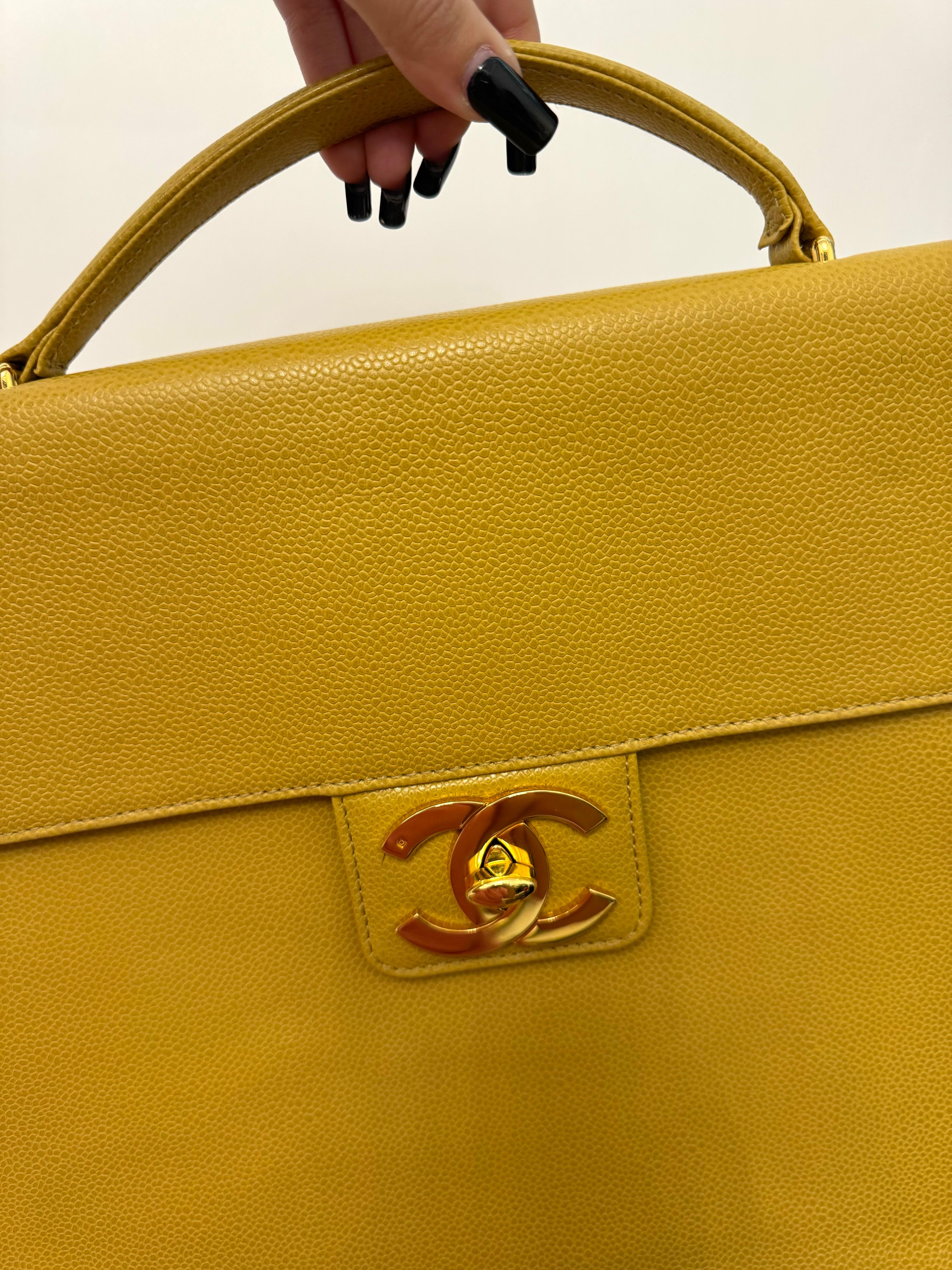 Rare porte-documents Chanel 1997-1999 citron vert caviar Excellent état - En vente à PARIS, FR