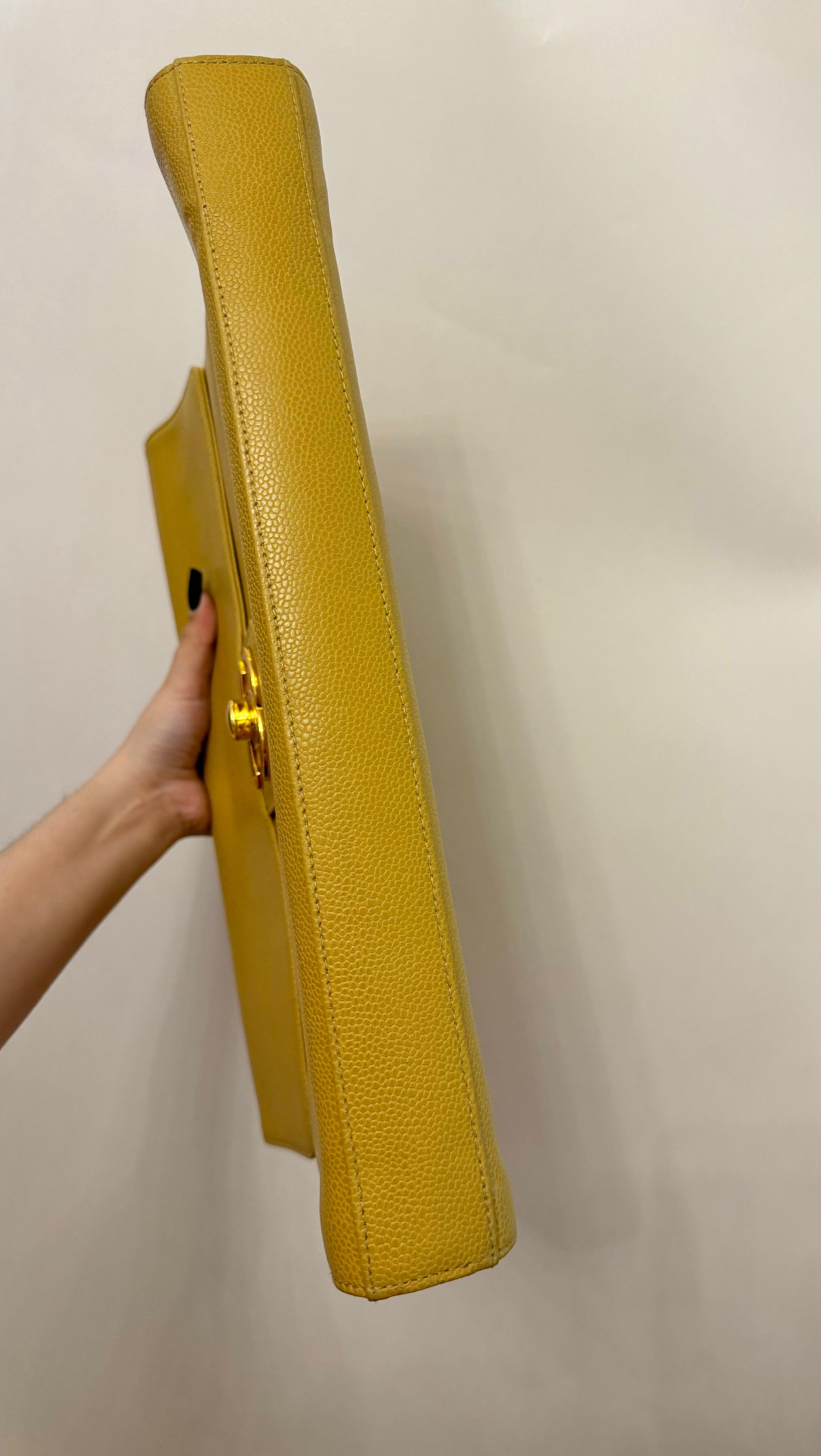 Rare porte-documents Chanel 1997-1999 citron vert caviar Unisexe en vente