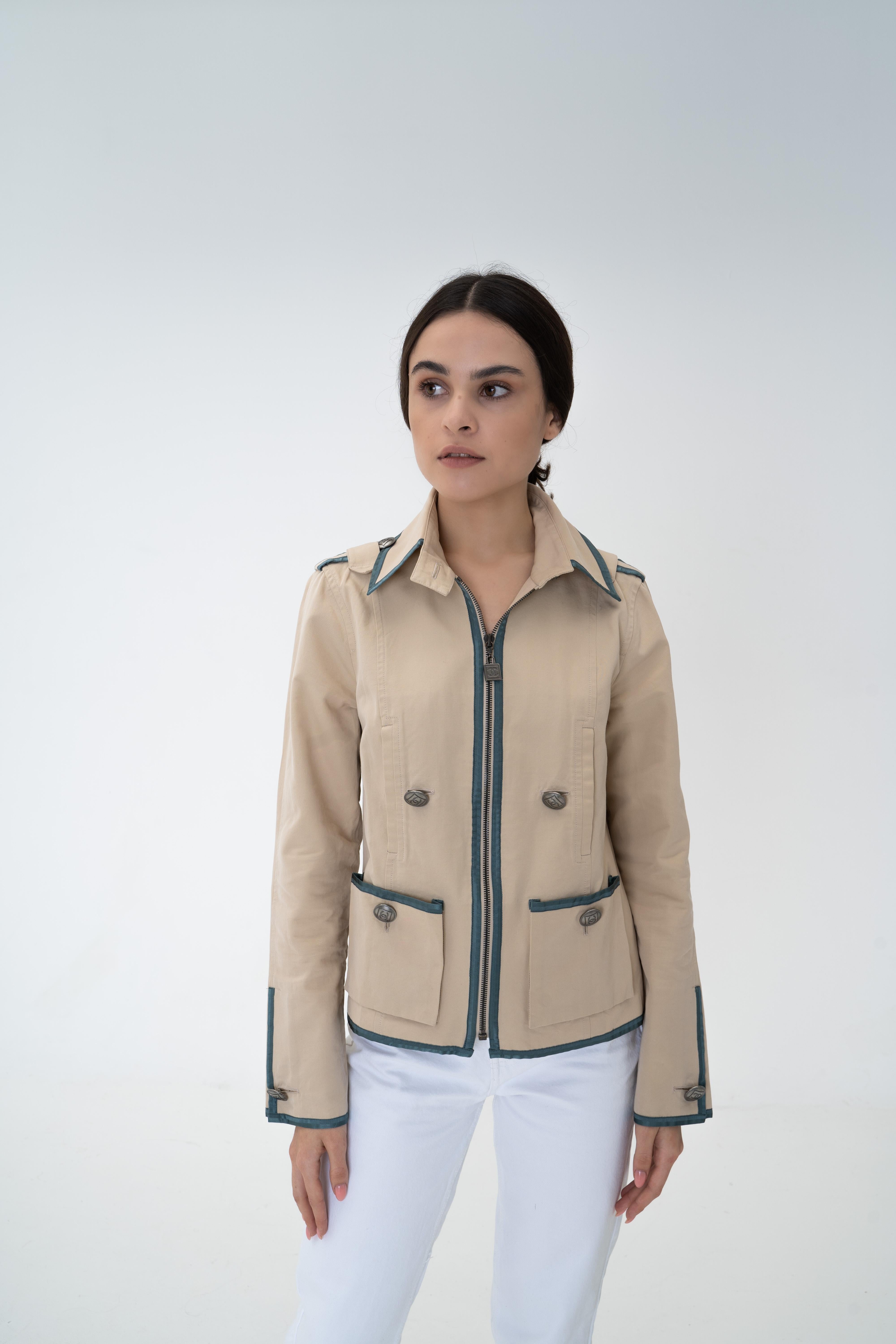 Rare! Chanel 2008 08P jacket 2008 Karl Lagerfeld CC logo buttons France 6 US
Karl Lagerfeld for Chanel
Collection: Chanel 2008 08P
Country of production: France
Dimensions
Marked Size: 8 US 42 It 38 Fr
Chanel style: 08P / P32628V22902 /
