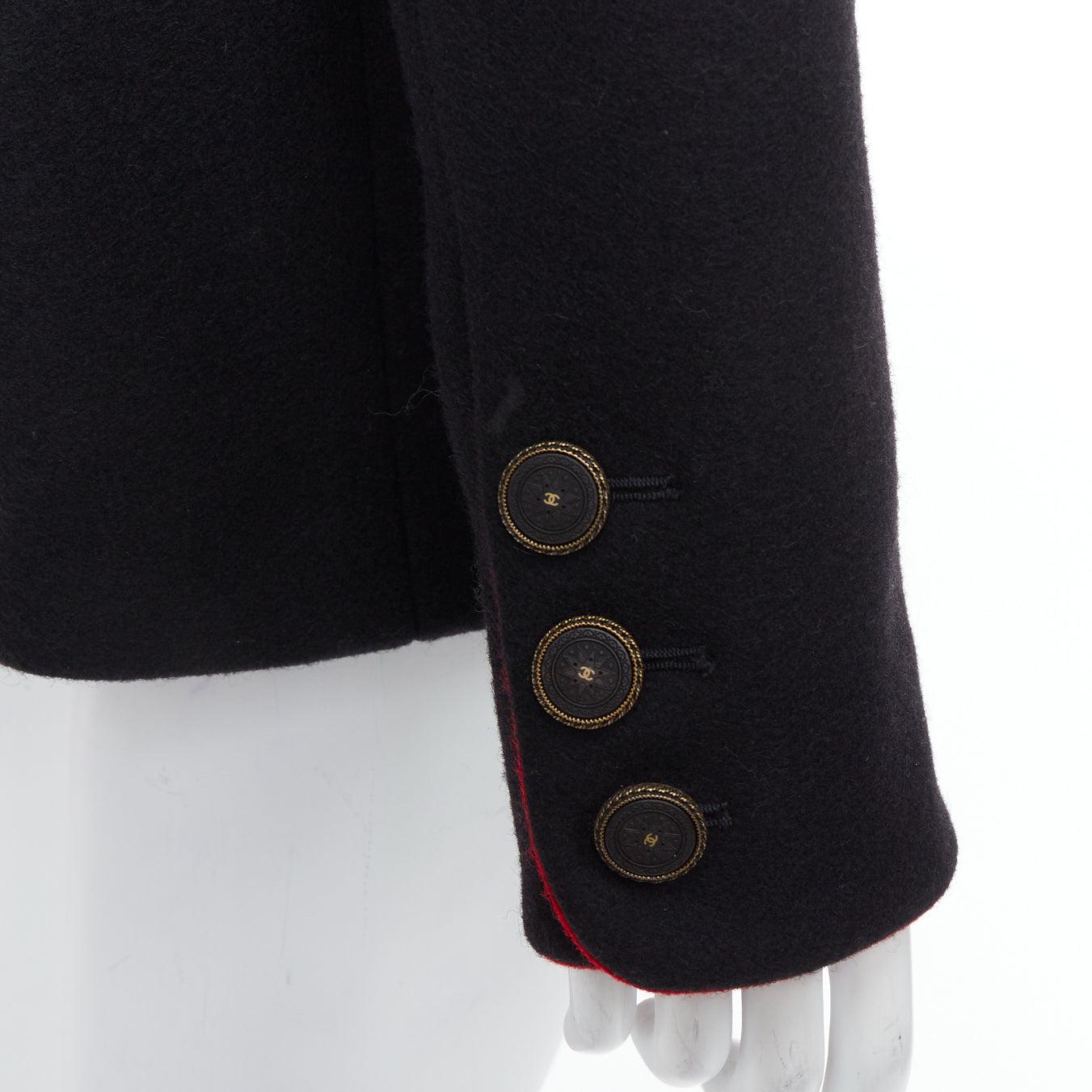 CHANEL Manteau de défilé Edelweiss 2015 avec broderie de fleurs et poches circulaires en laine FR42 en vente 5
