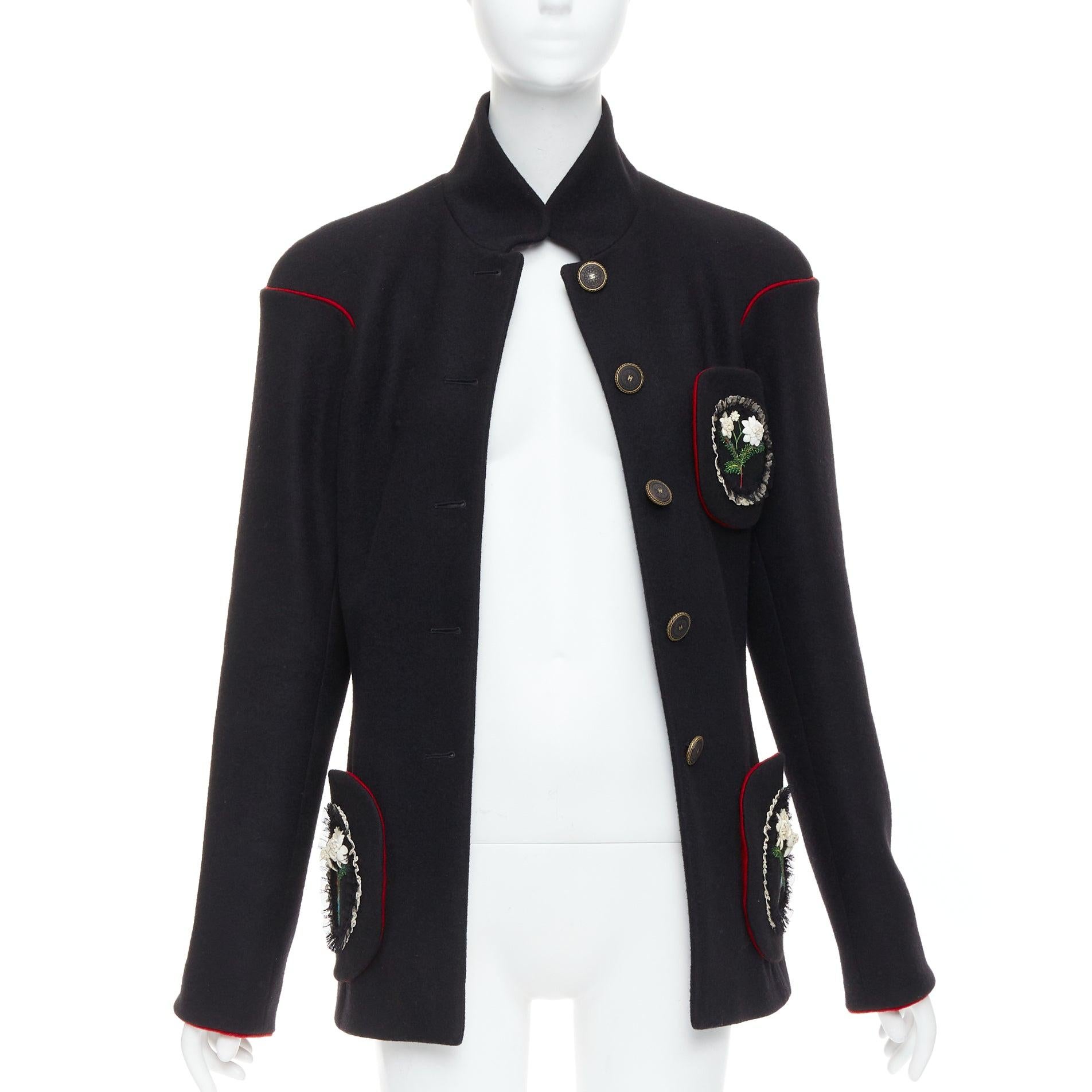 Noir CHANEL Manteau de défilé Edelweiss 2015 avec broderie de fleurs et poches circulaires en laine FR42 en vente