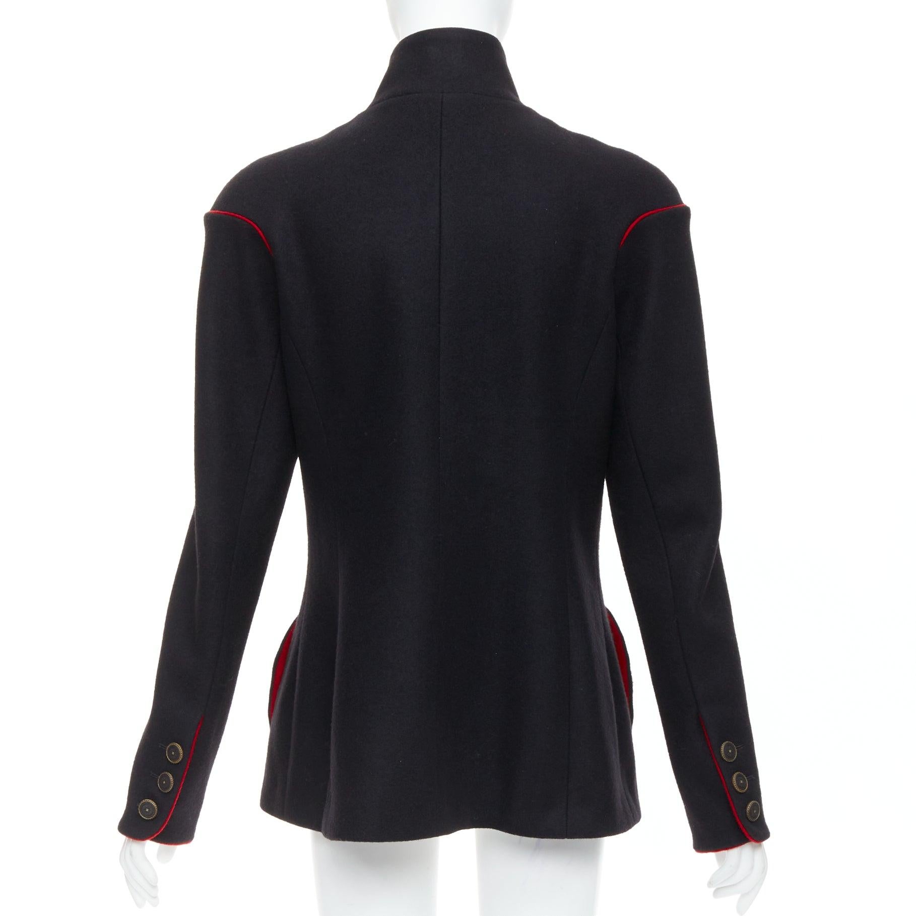 CHANEL Manteau de défilé Edelweiss 2015 avec broderie de fleurs et poches circulaires en laine FR42 en vente 1