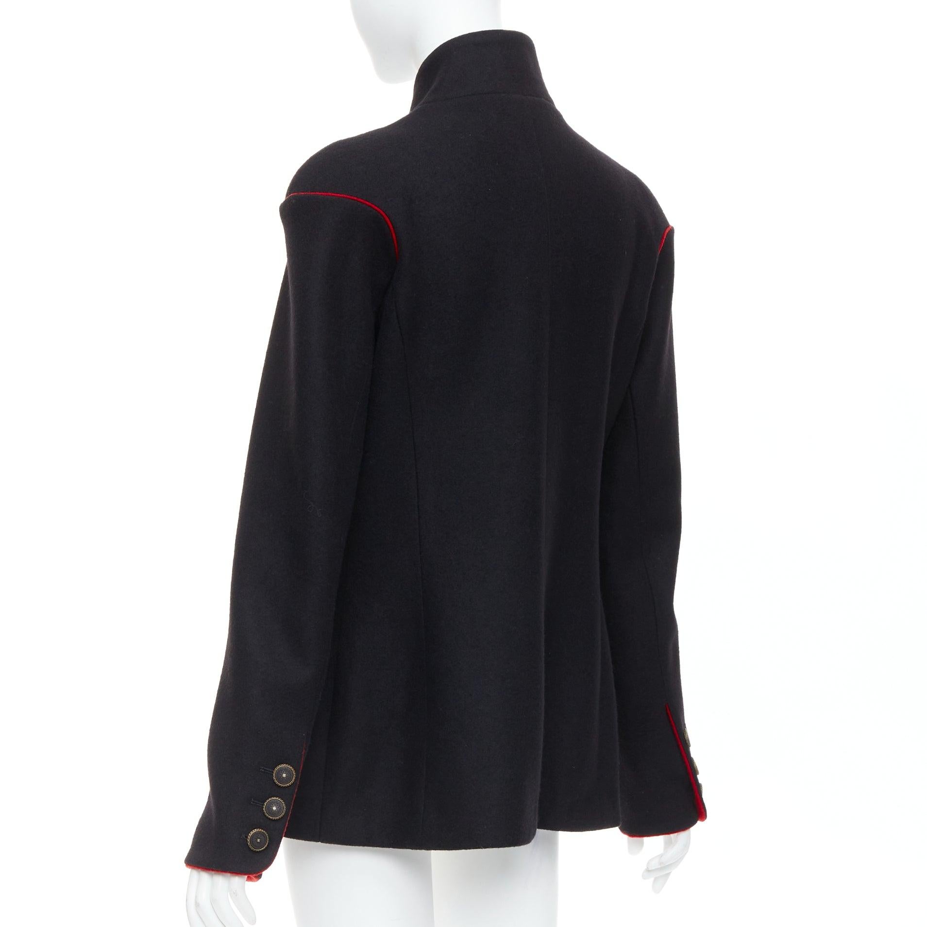 CHANEL Manteau de défilé Edelweiss 2015 avec broderie de fleurs et poches circulaires en laine FR42 en vente 2