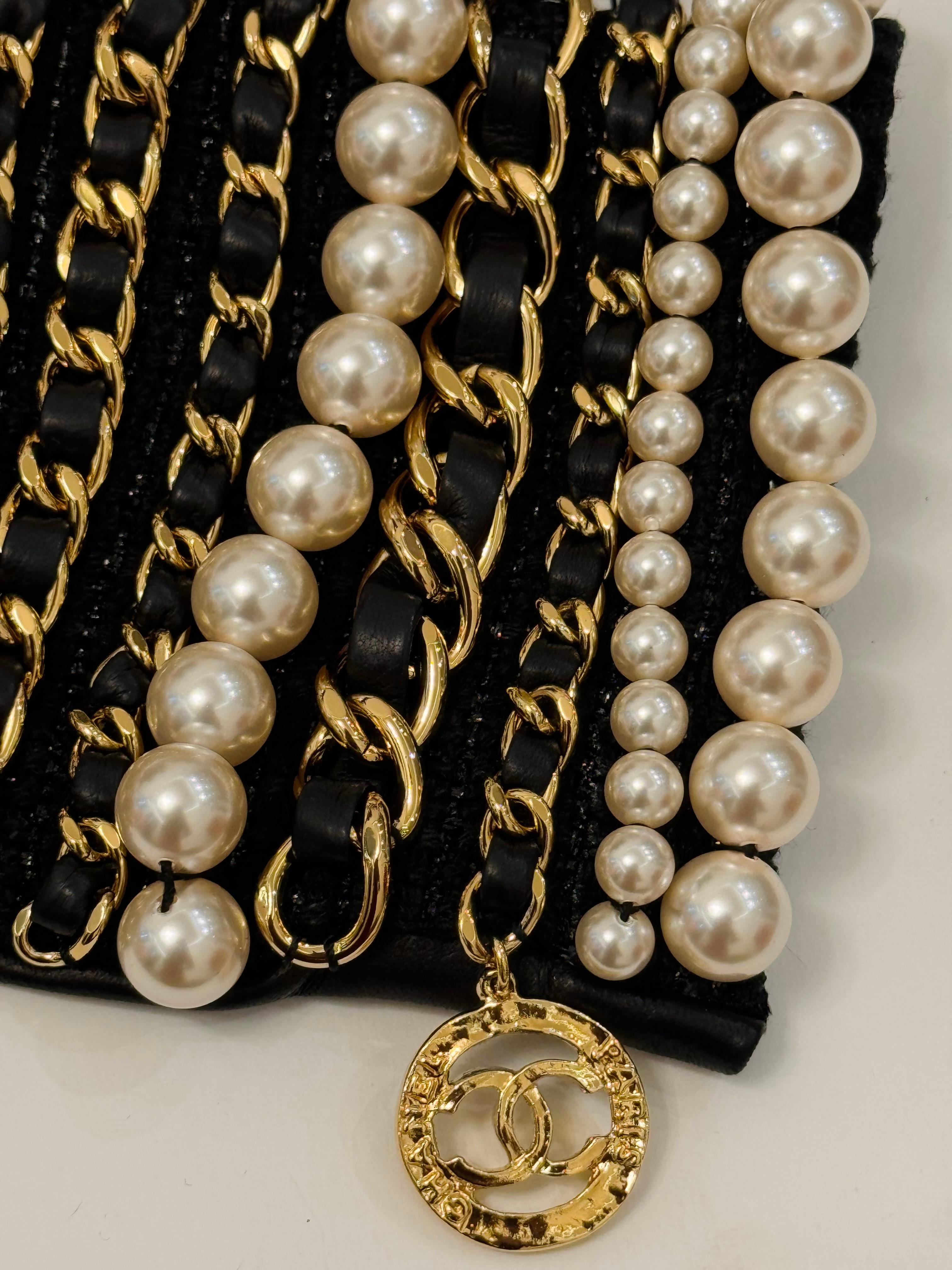 Rari guanti senza dita Chanel 2020 in pelle di agnello tweed e catena d'oro con ricamo di perle taglia 8, come nuovi 