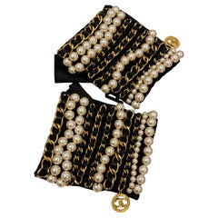 Seltene Chanel 2020 Leder Kette Perlen fingerlose Handschuhe