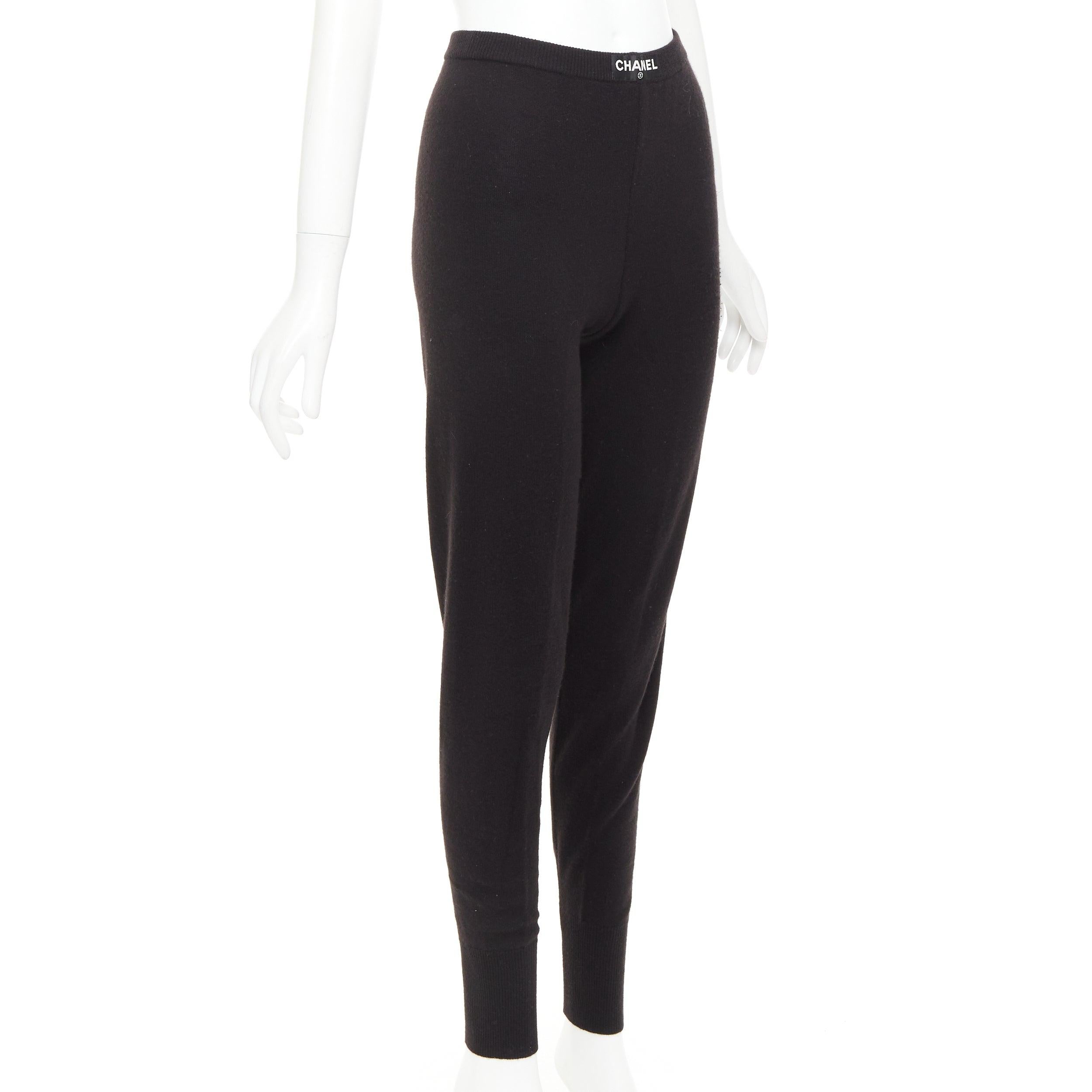 Noir rare CHANEL 93A Vintage 100% cashmere white logo patch waist jogger pants FR36 S en vente