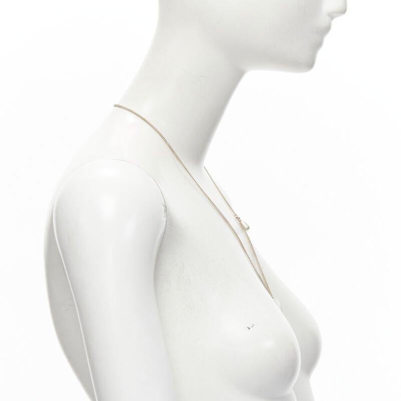 rare CHANEL B18 CC pendentif en perles blanches en forme de coeur Pour femmes en vente