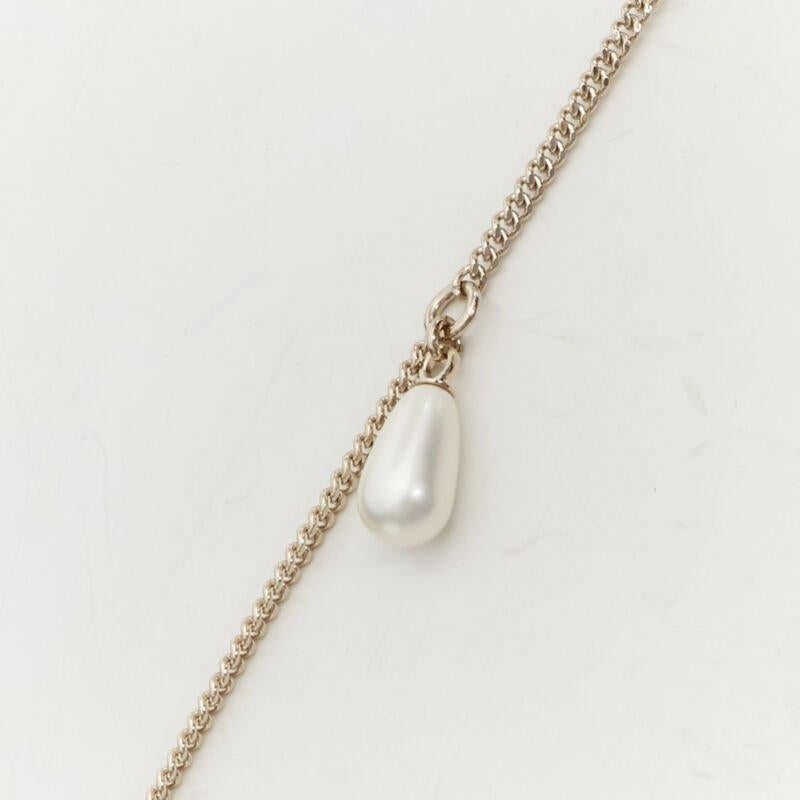 rare CHANEL B18 CC white heart drop pearl pendant necklace In Excellent Condition For Sale In Hong Kong, NT