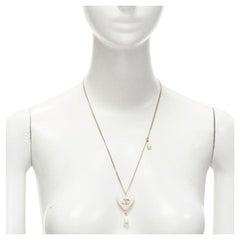 Seltene CHANEL B18 CC Halskette mit weißem Herztropfen-Perlenanhänger